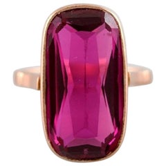 Vintage Art Deco Ring in 14 Carat Gold with Large Violet Semi-Precious Stone