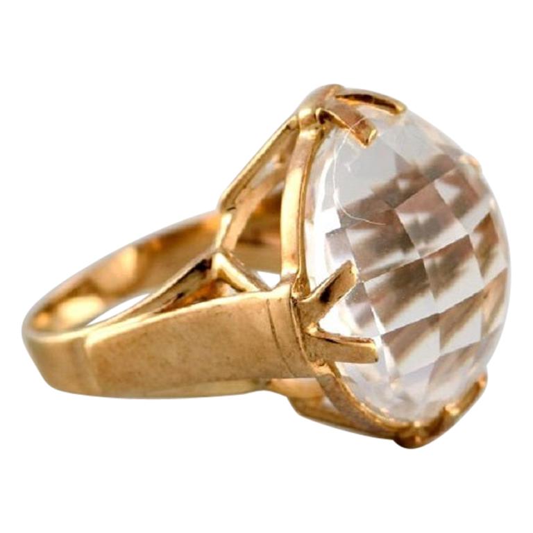 Vintage Art Deco Ring in 9 Carat Gold Adorned with Large Clear Stone