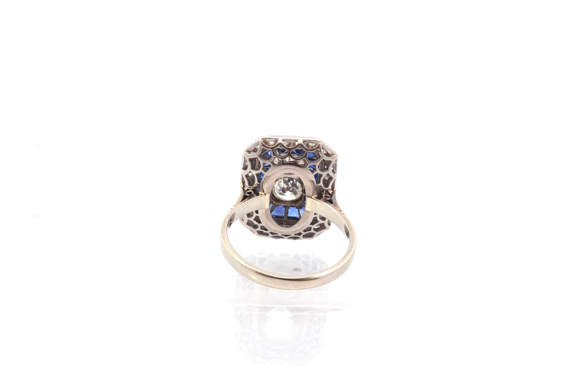 Vintage art deco ring with calibrated diamonds and sapphires In Good Condition For Sale In PARIS, FR