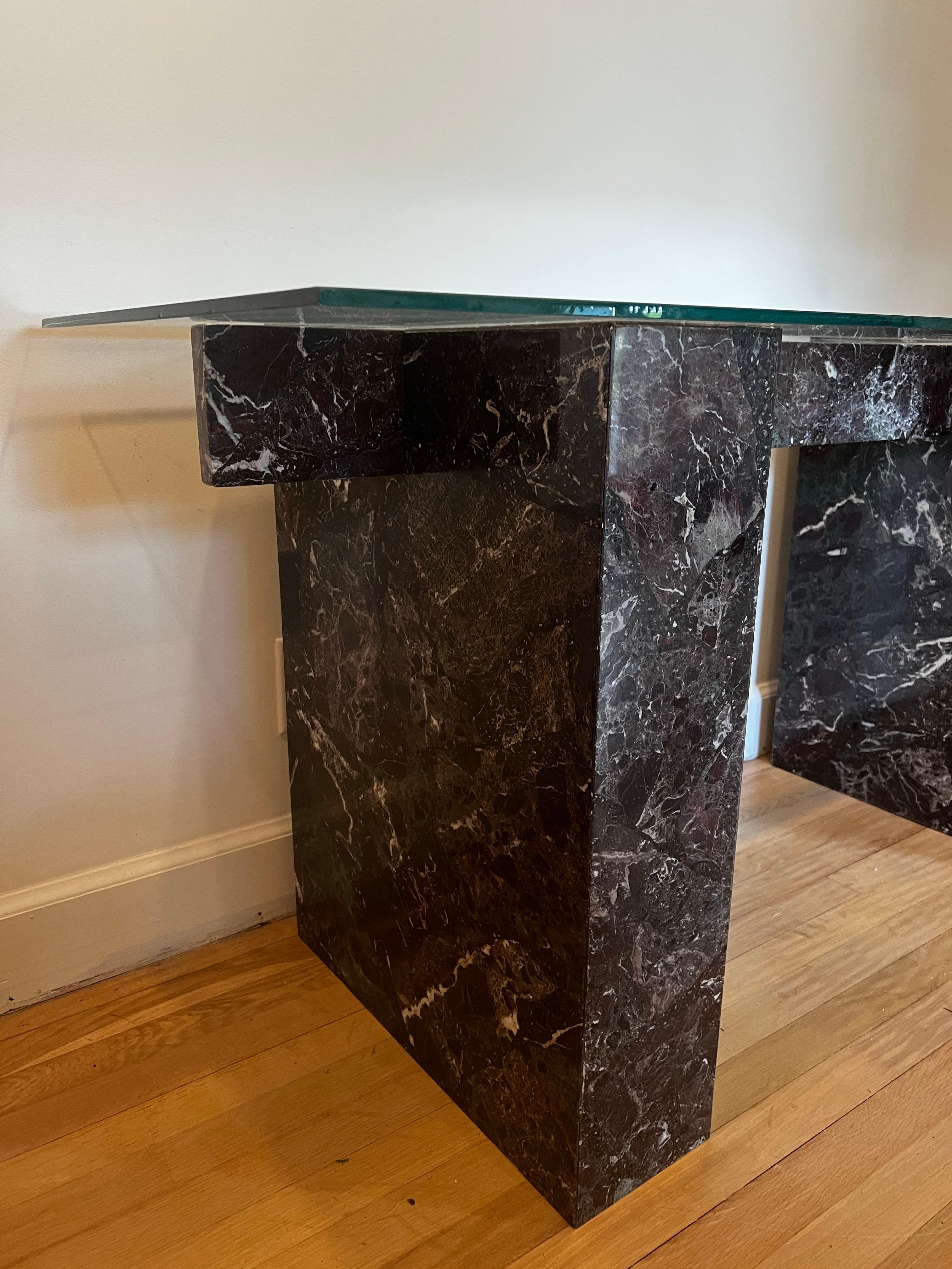 20ième siècle Table de salle à manger vintage Art Déco Rosso Levanto en marbre avec plateau en verre en vente