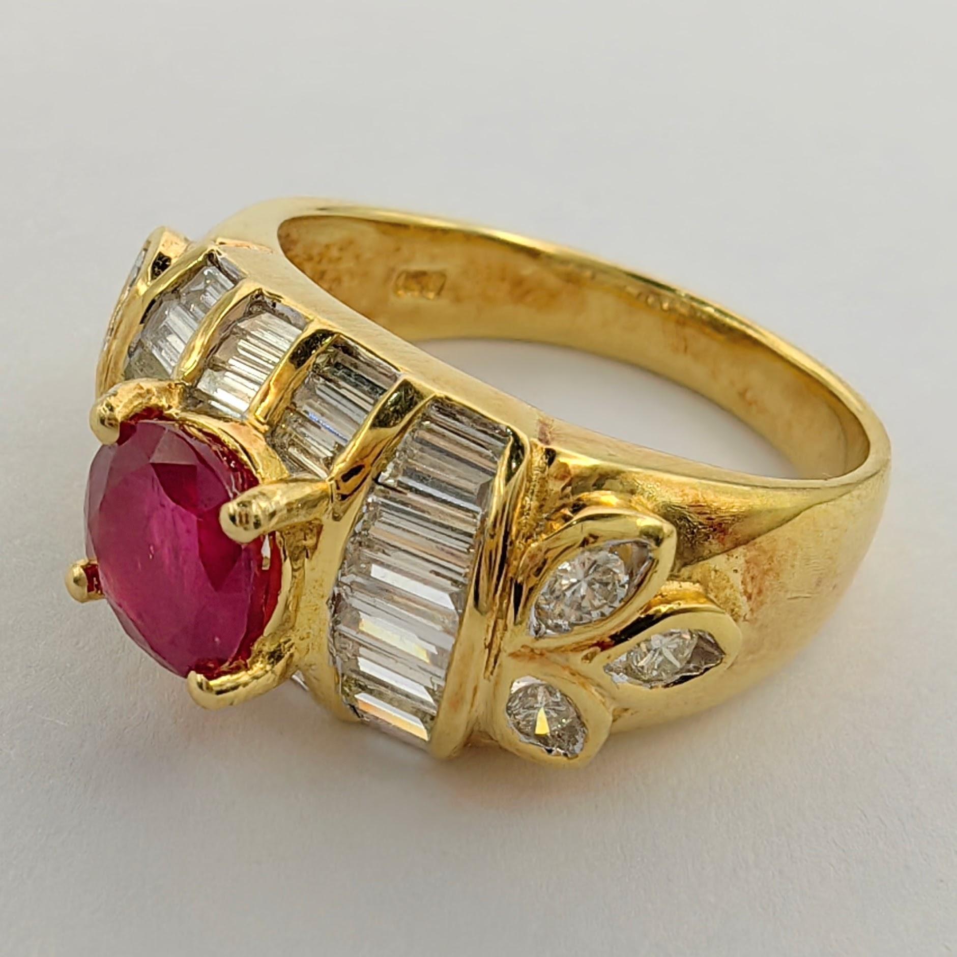 Vintage Art Deco Round-cut Ruby Tapered Baguette Diamond Ring in 20K Yellow Gold In New Condition For Sale In Wan Chai District, HK
