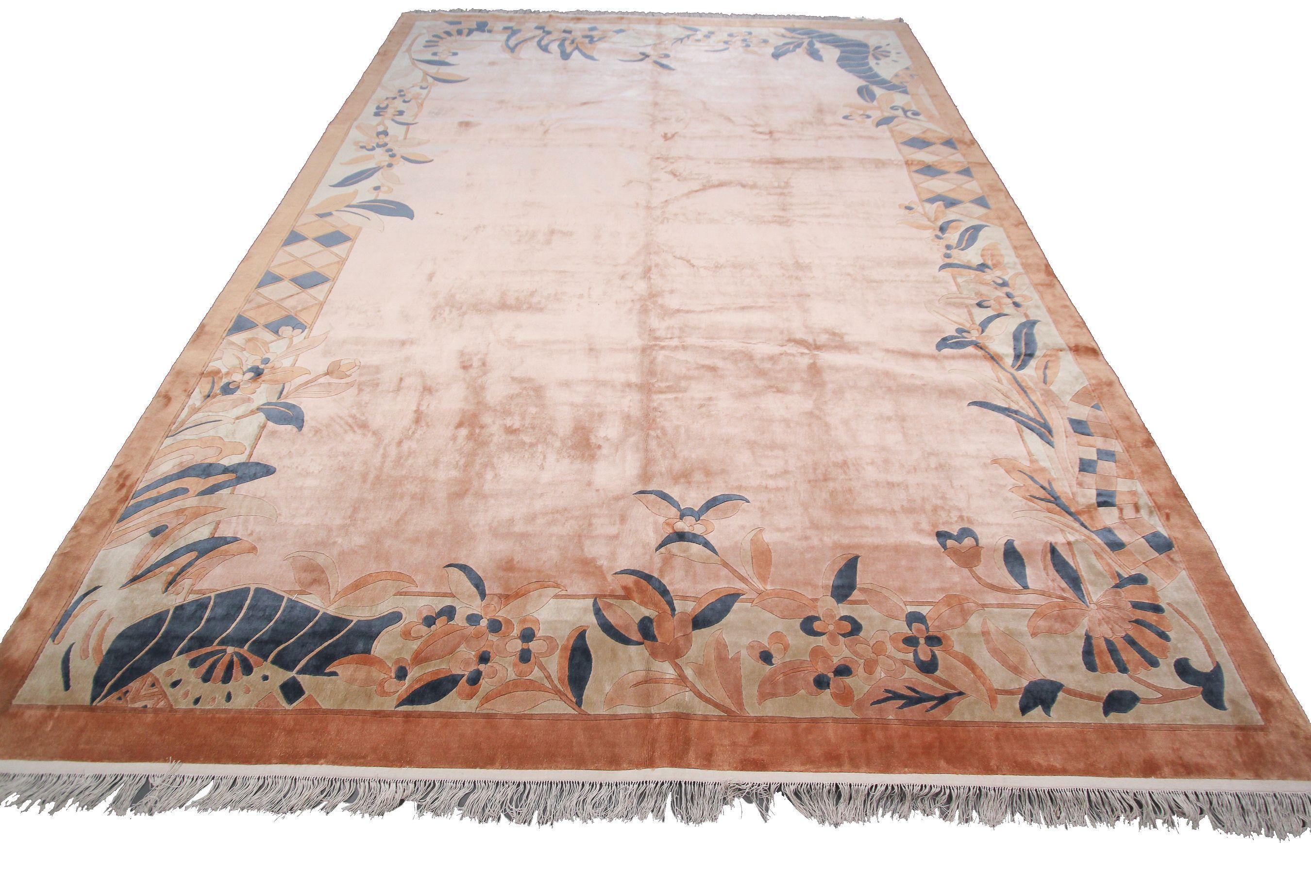 Chinois Vintage Art Deco Rug Soie Chinese Rug Bold Neutral en vente