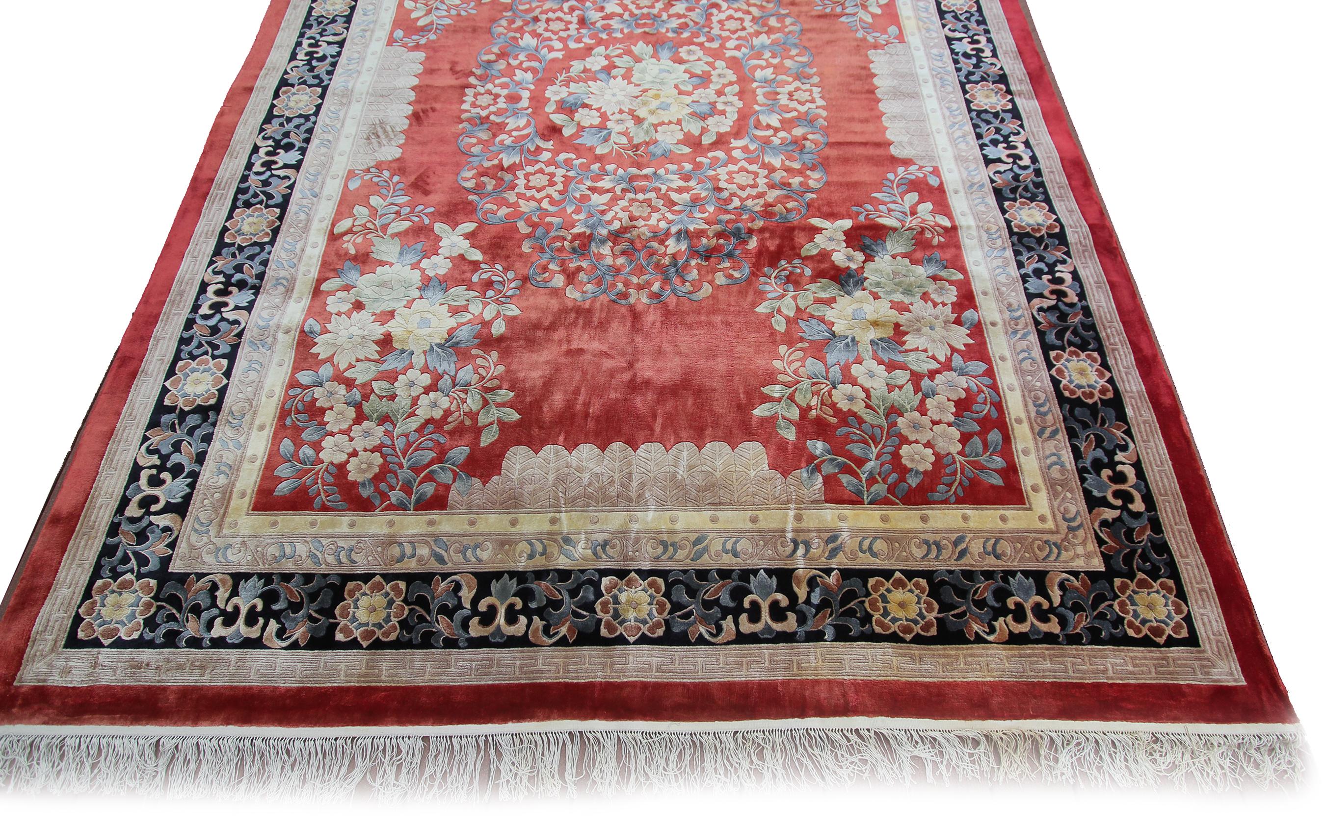 Vintage Art Deco Rug Silk Silk Chinese Rug Bold Neutral In Excellent Condition For Sale In New York, NY