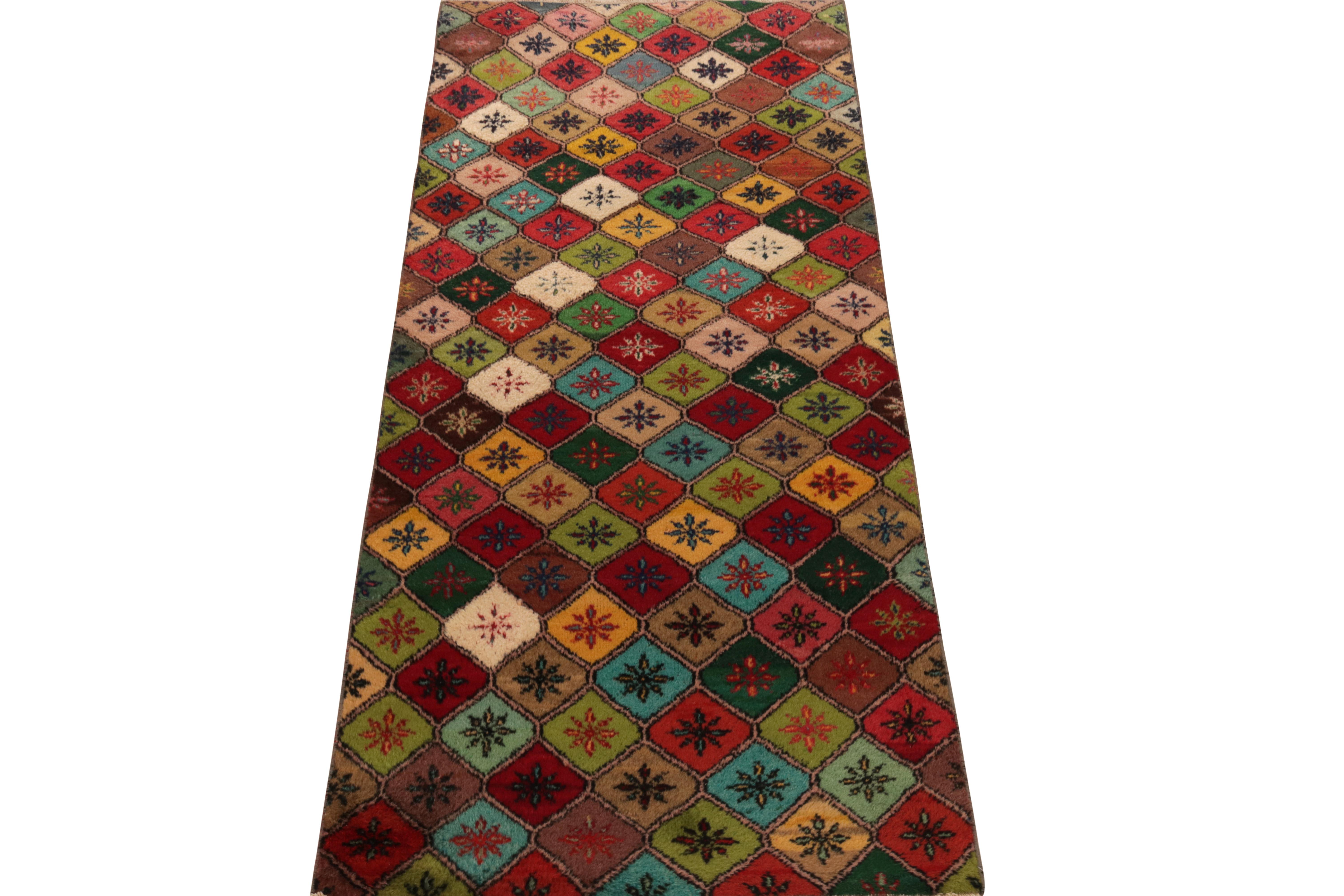 From Rug & Kilim’s mid-century Pasha collection, a 1960s runner among the celebrated works of a bold designer from mid-century Turkey. 

Exemplifying the artist’s unique take on Deco sensibilities, this full pile piece features floral emblems