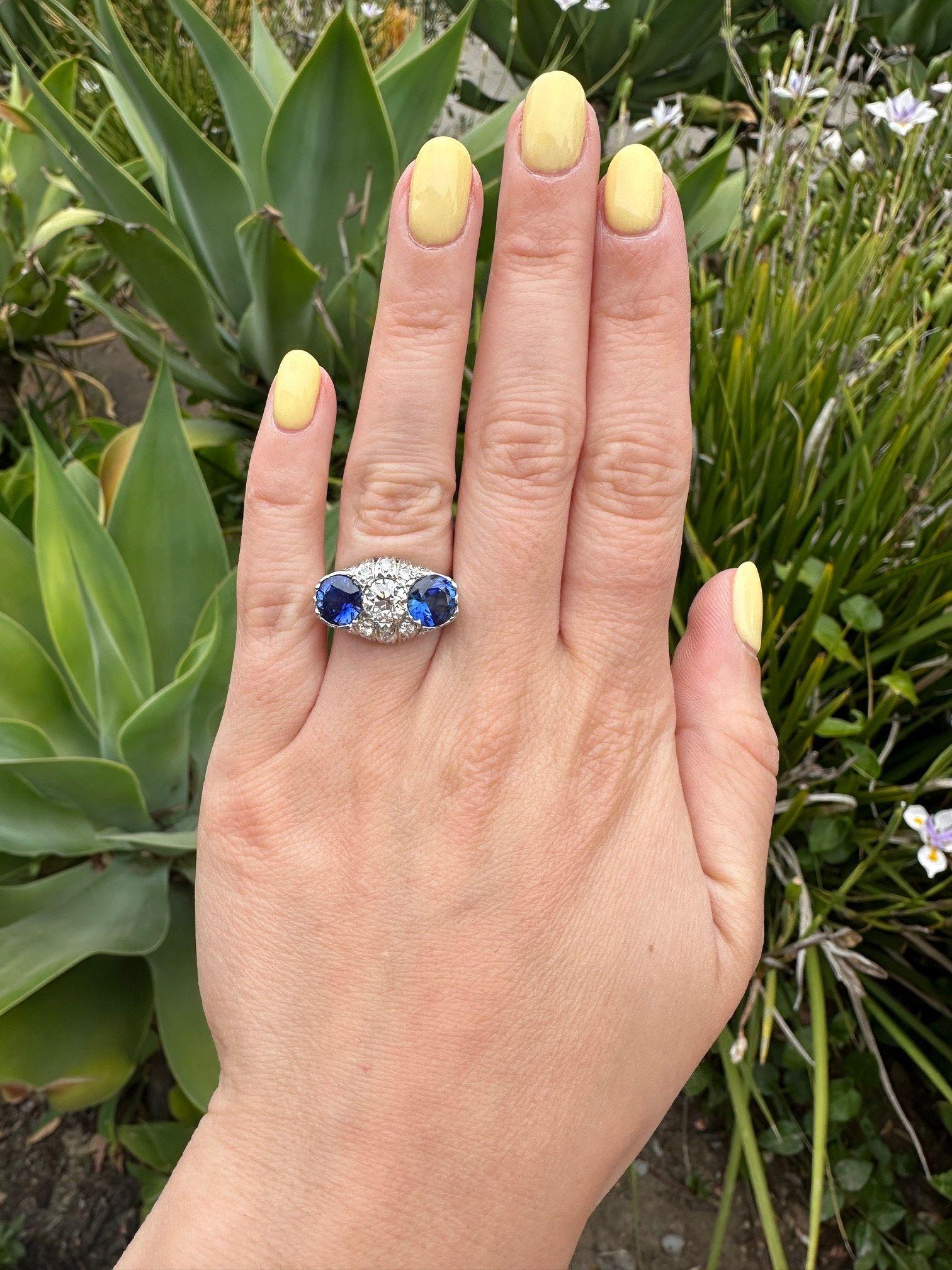 Taille mixte Bague Art déco vintage à 3 pierres en platine avec saphir et diamants en vente