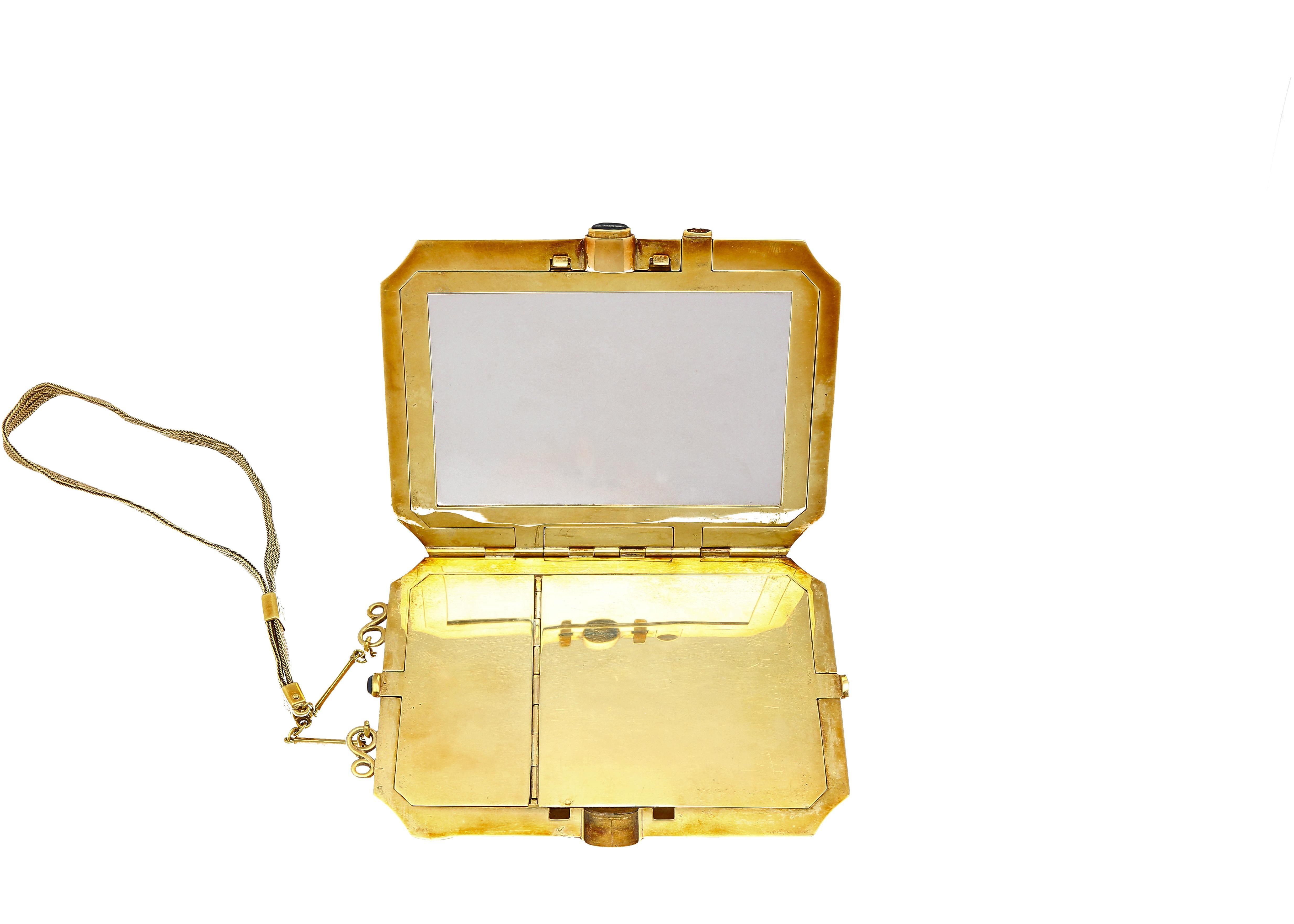 Vintage Art Deco Sapphire and Diamond Ladies Powder Box With Mirror In Good Condition For Sale In Miami, FL