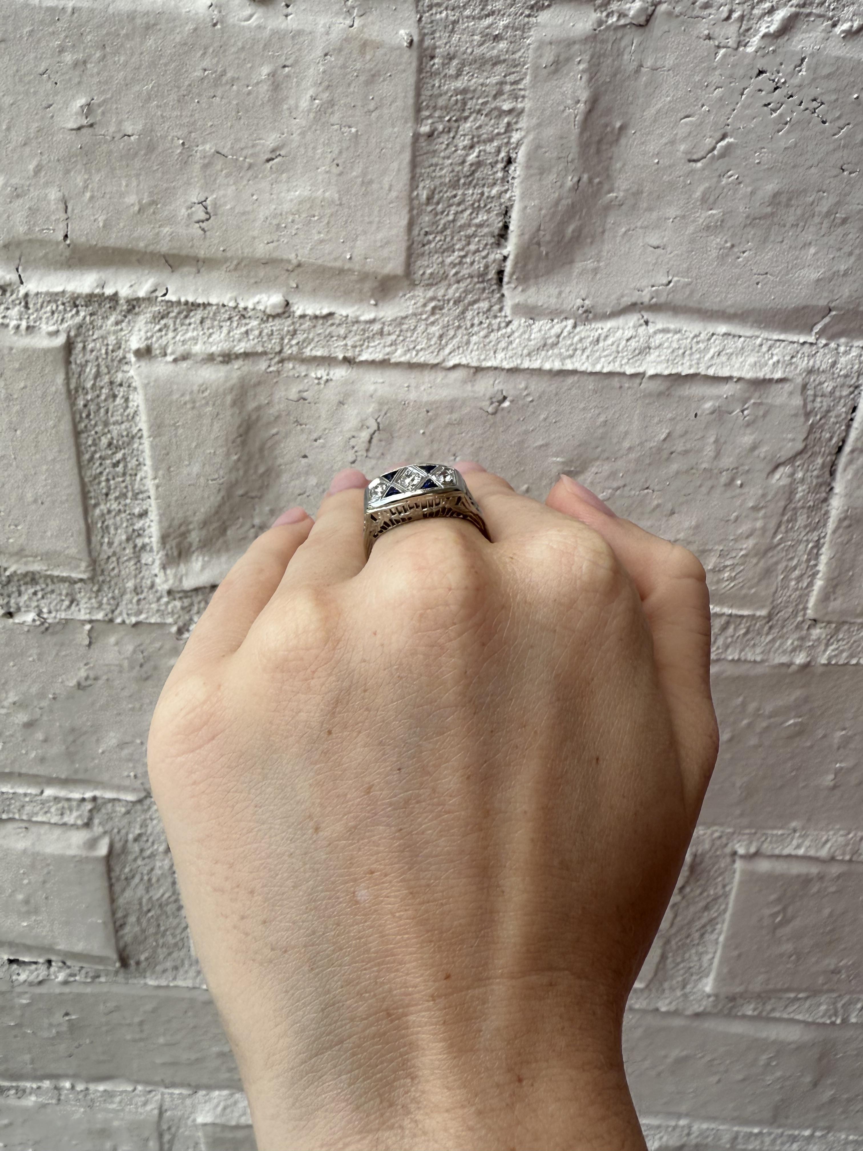 Vintage Art Deco Sapphire & Diamond Cocktail Ring 18K White Gold (Französischer Schliff) im Angebot