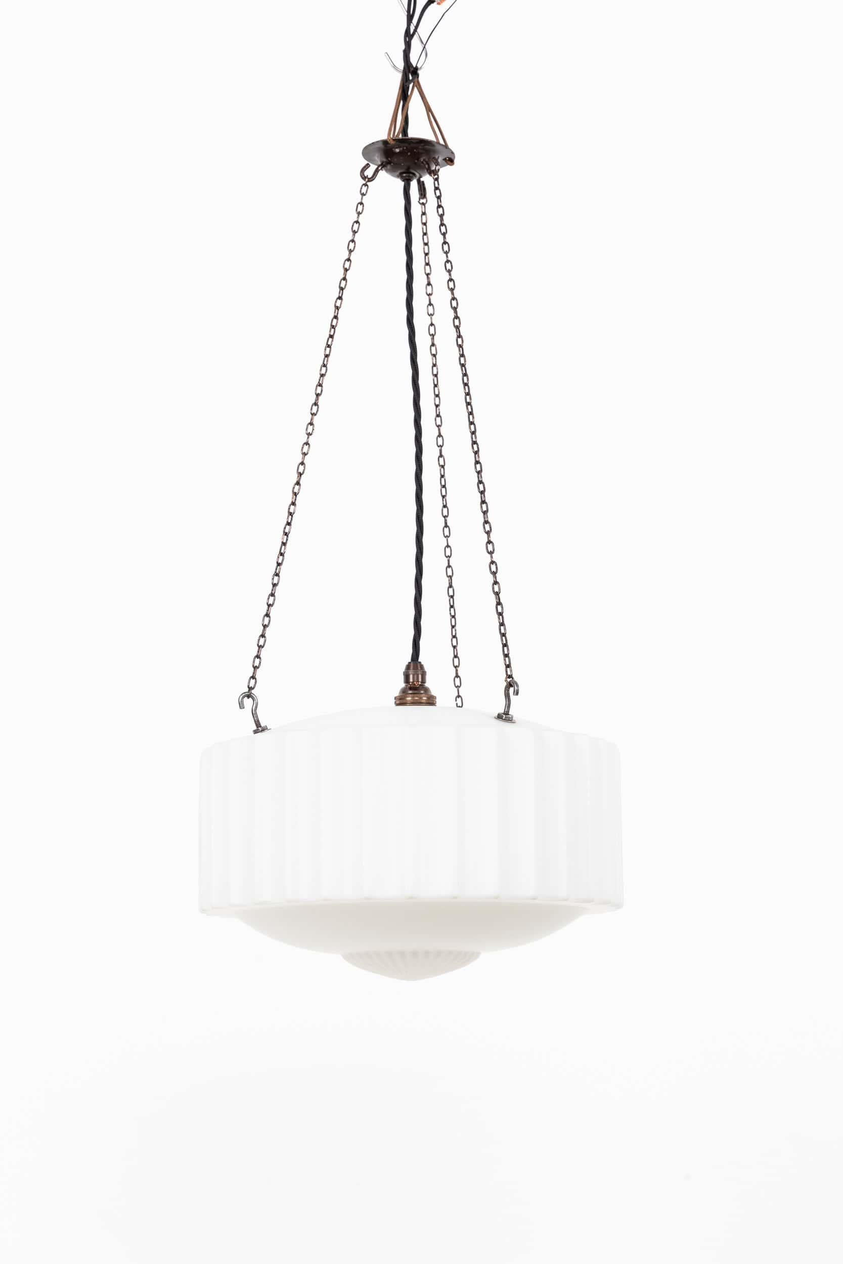 Lámpara colgante vintage Art Decó de cristal opalino satinado, c.1930