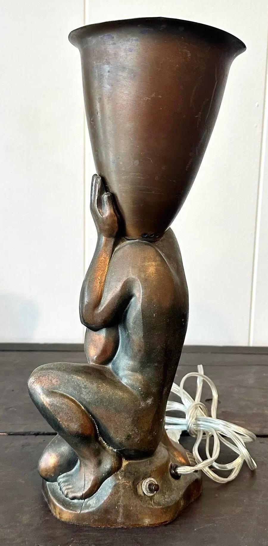 Illumina il tuo spazio con la lampada scultorea 