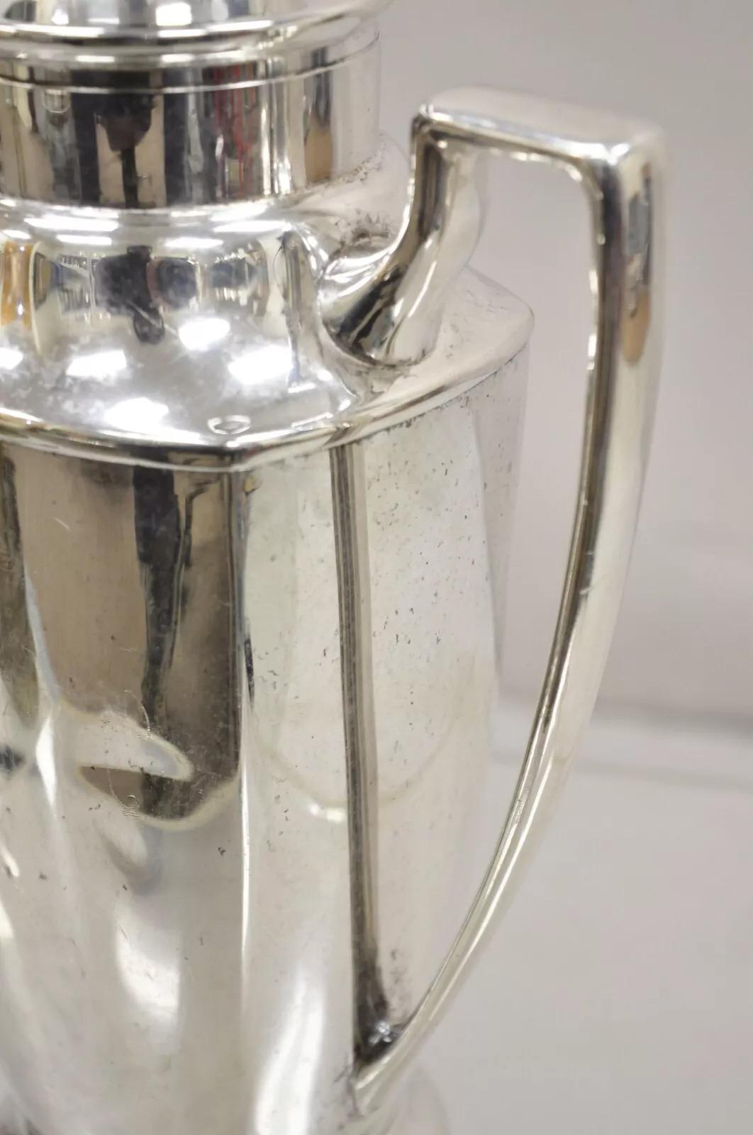 Vintage Art Deco Sheffield EPC Silver Plated Martini Shaker In Good Condition For Sale In Philadelphia, PA