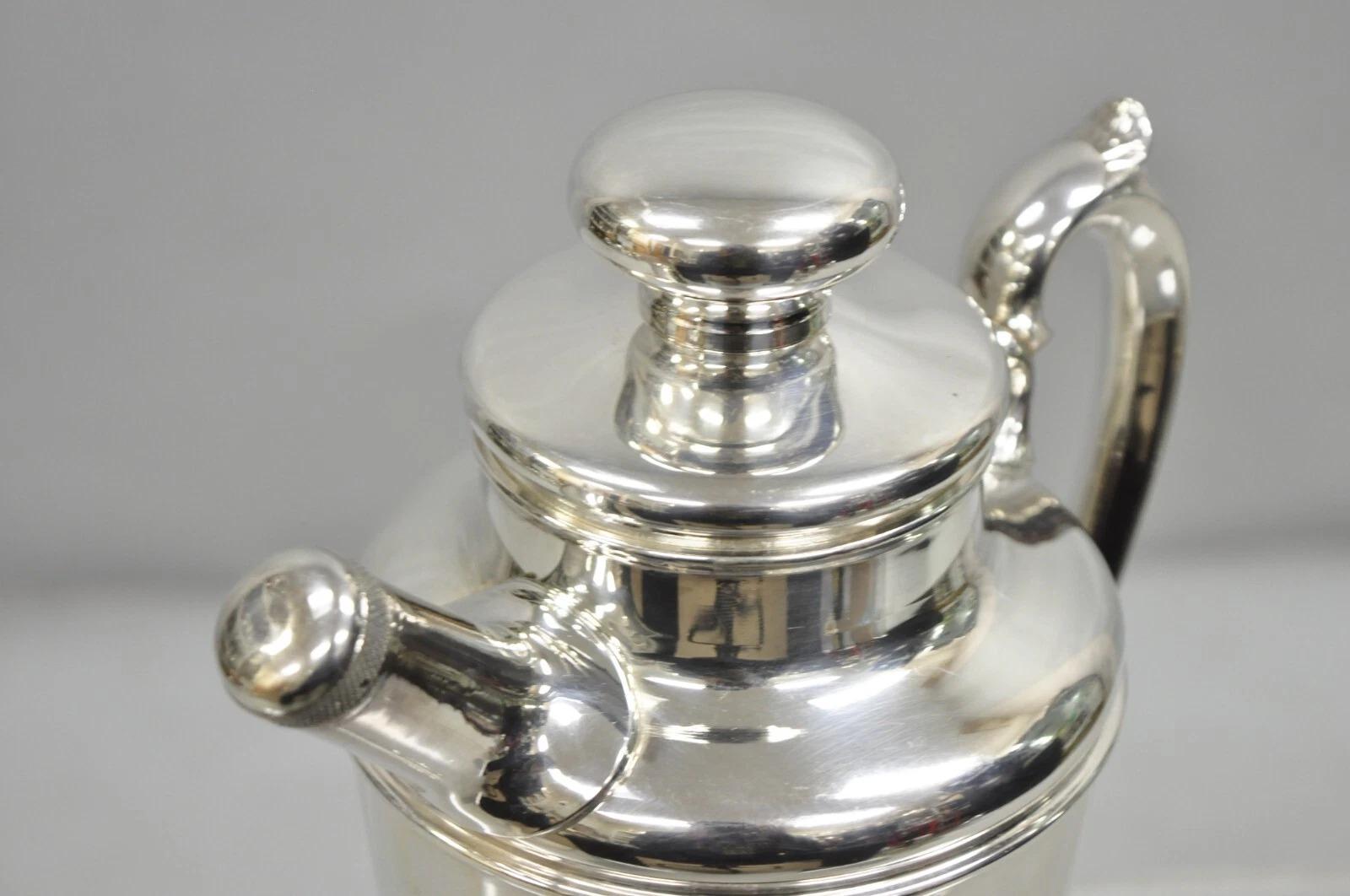 Vintage Art Deco Sheffield Silver Plated 332 USA Martini Cocktail Shaker Pitcher In Good Condition For Sale In Philadelphia, PA