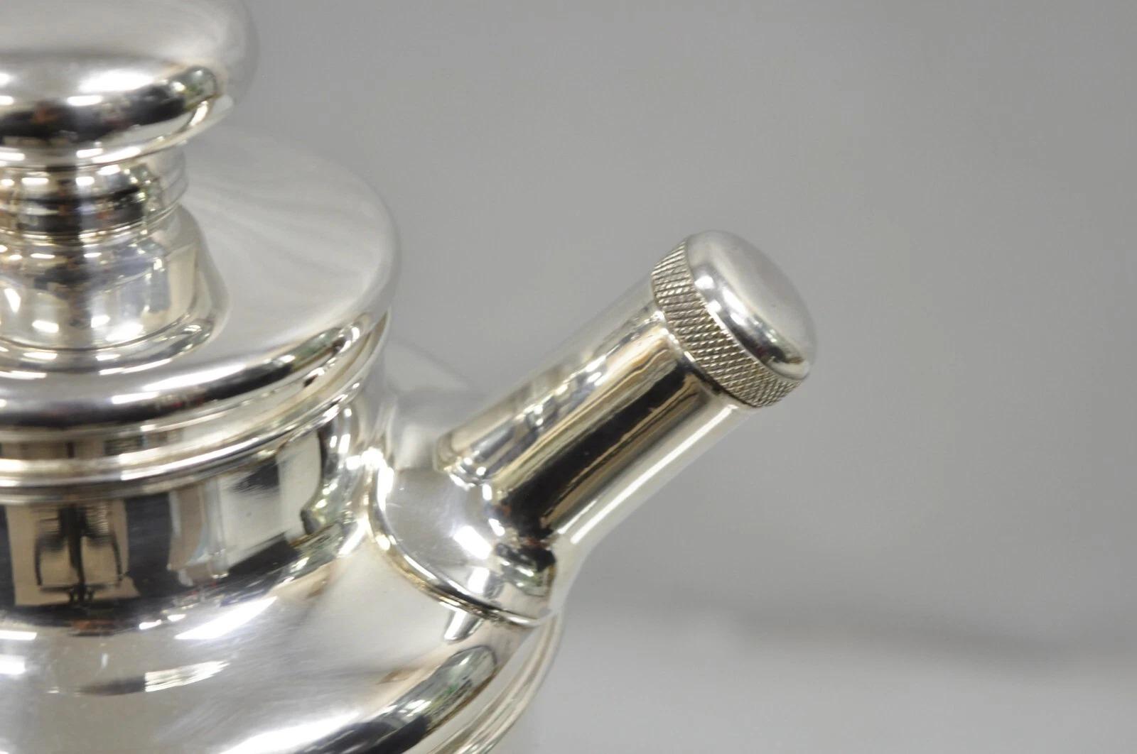 Vintage Art Deco Sheffield Silver Plated 332 USA Martini Cocktail Shaker Pitcher For Sale 2