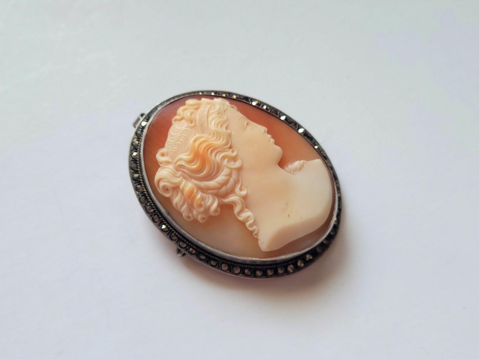 Hexagon Cut Vintage Art Deco Shell Cameo Brooch Young Lady For Sale