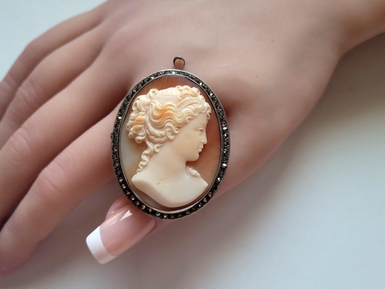 Vintage Art Deco Shell Cameo Brooch Young Lady For Sale 2