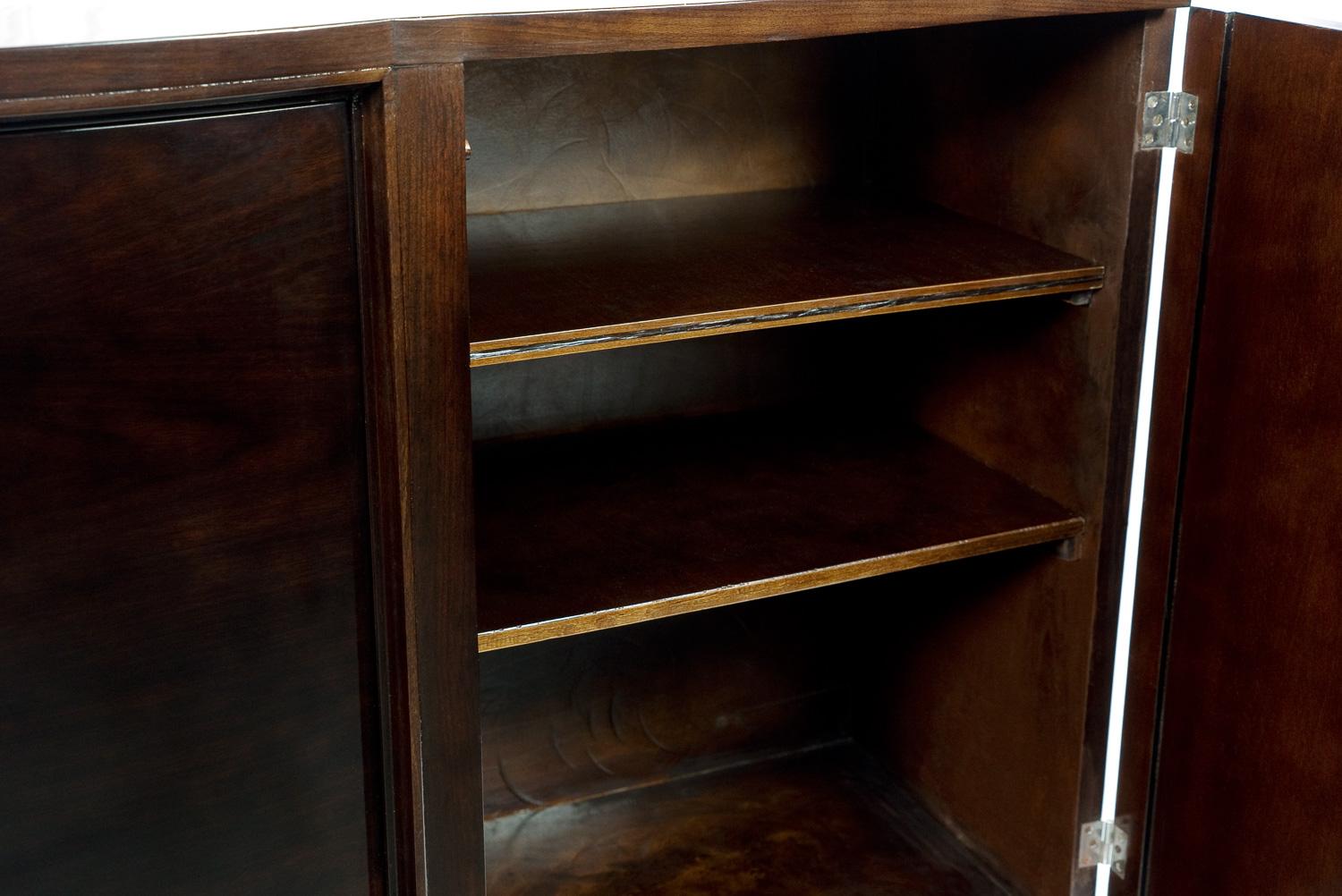 Vintage-Sideboard im Art déco-Stil mit verchromten Akzenten, 1930er Jahre (20. Jahrhundert) im Angebot
