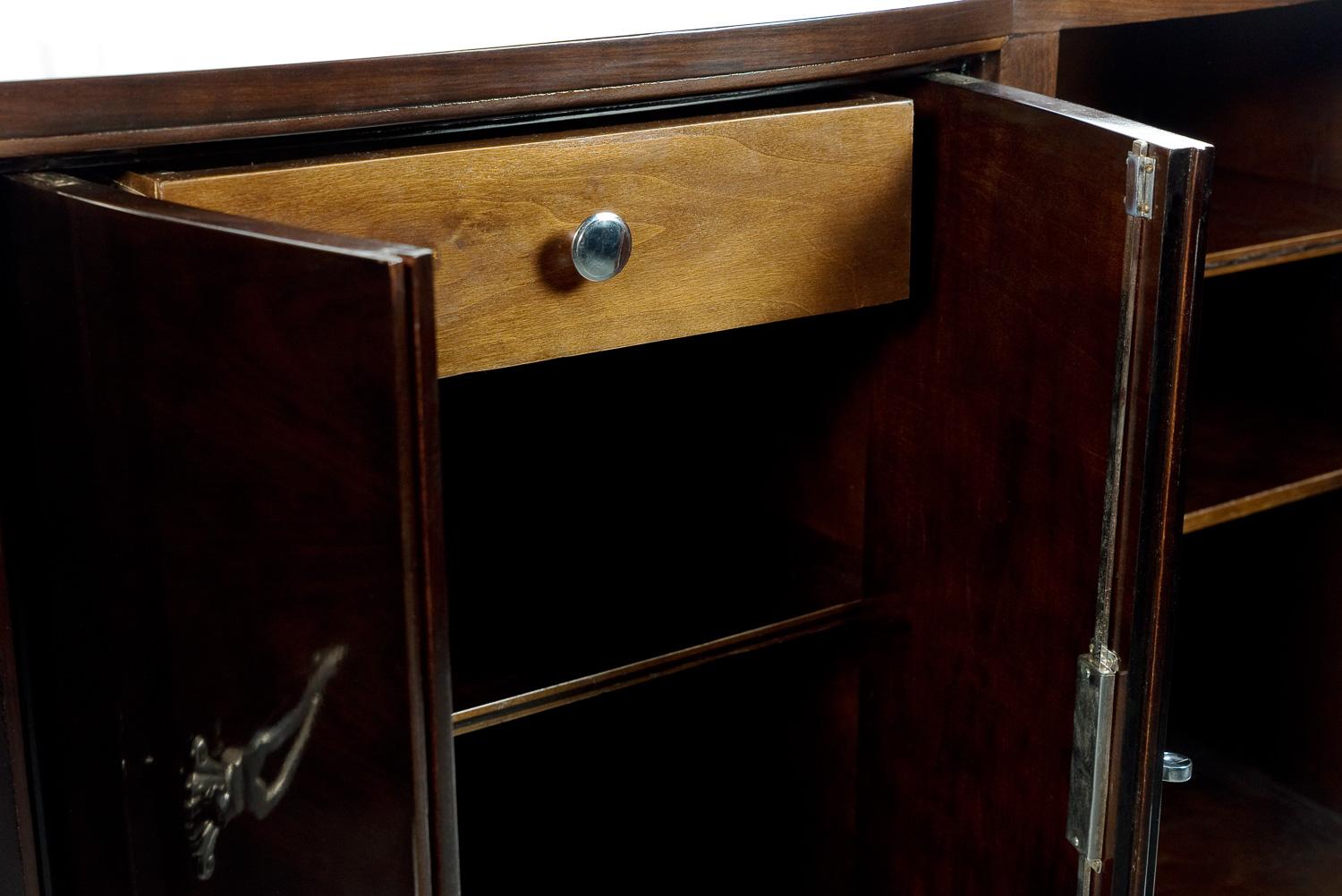 Vintage-Sideboard im Art déco-Stil mit verchromten Akzenten, 1930er Jahre (Holz) im Angebot