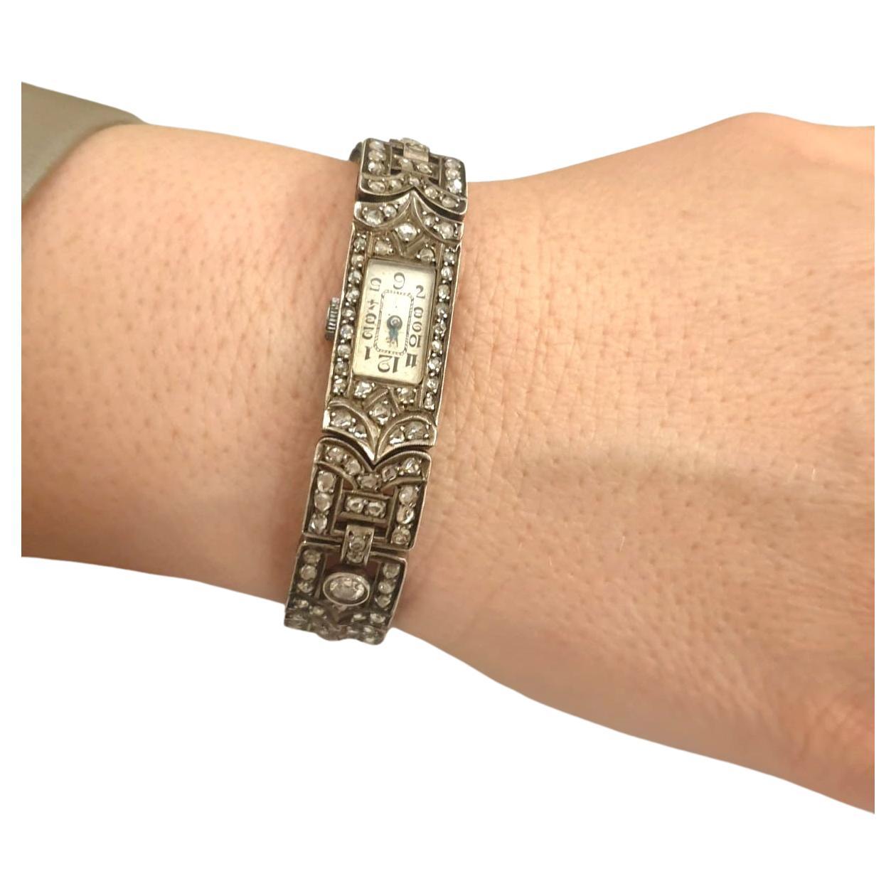 Reloj de pulsera vintage de plata de estilo art decó de diseño geométrico con 6 grandes diamantes talla mina antigua de 3,7 mm de diámetro cada piedra flanqueados por diamantes talla rosa más pequeños con un peso total estimado de 2,5 quilates
