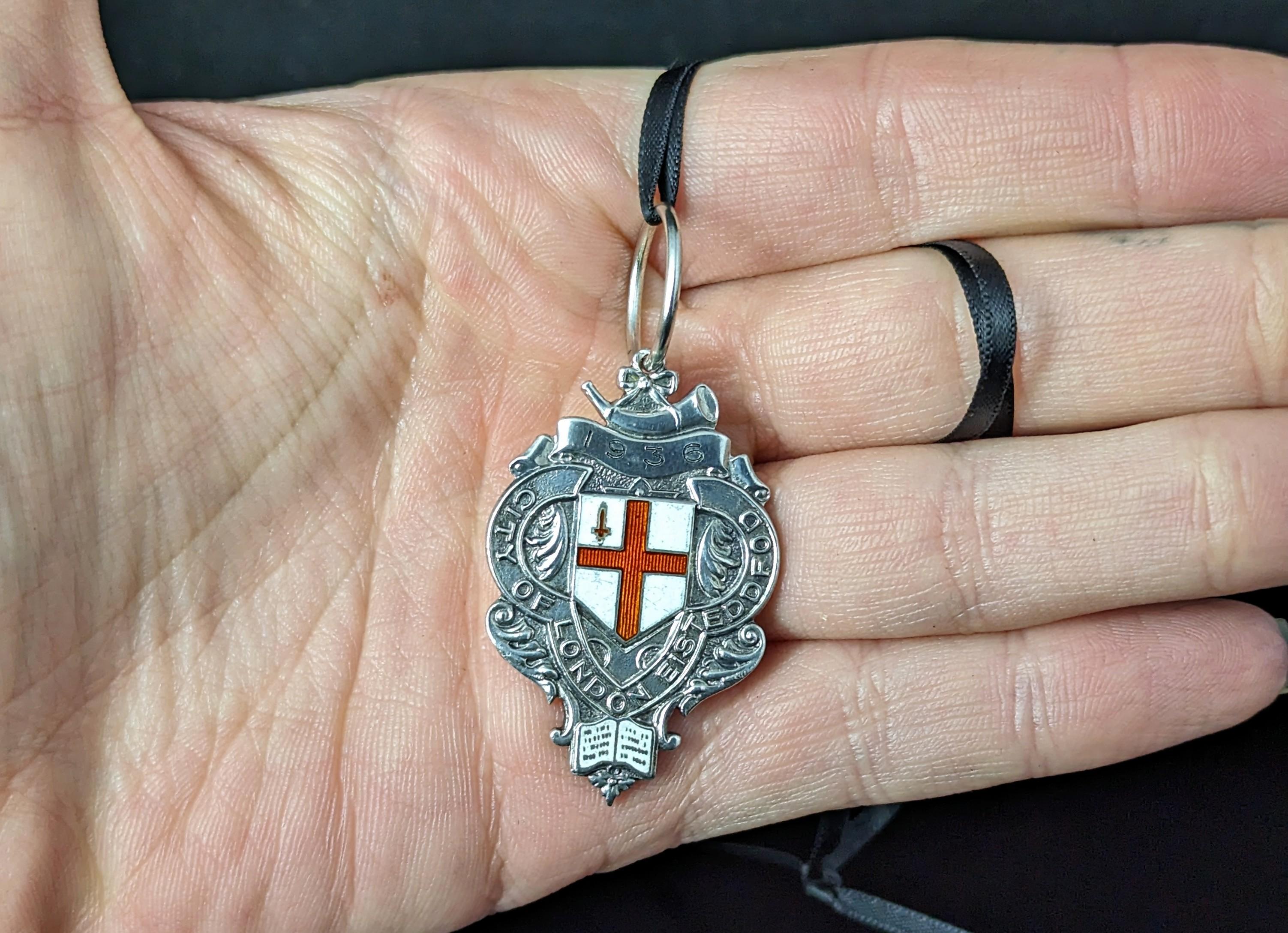 Vintage Art Deco silver and enamel watch fob pendant, Eisteddfod  In Good Condition For Sale In NEWARK, GB