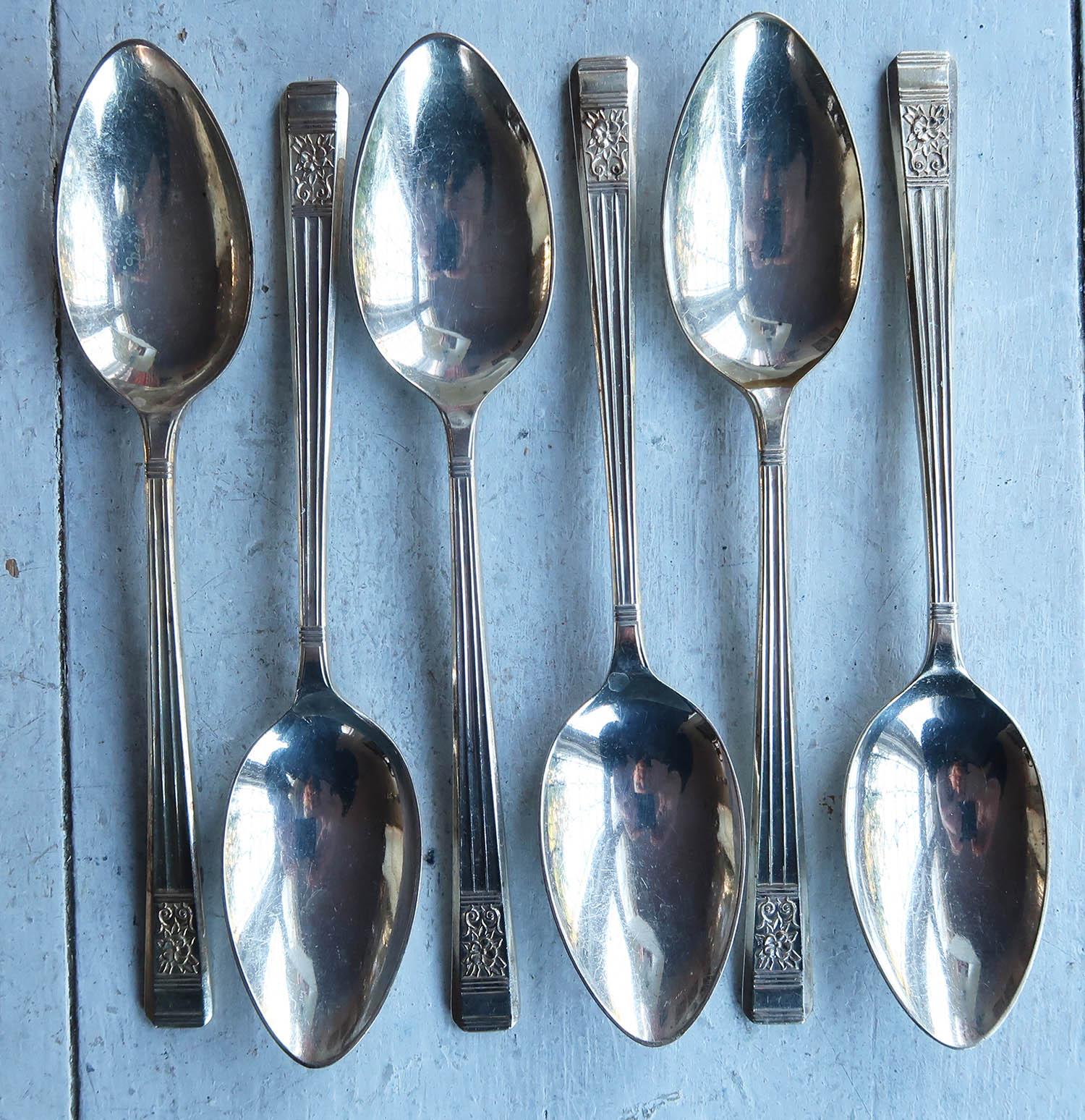 Mid-20th Century Vintage Art Deco Silver Plated 30 piece Cutlery Set. English 1930's For Sale
