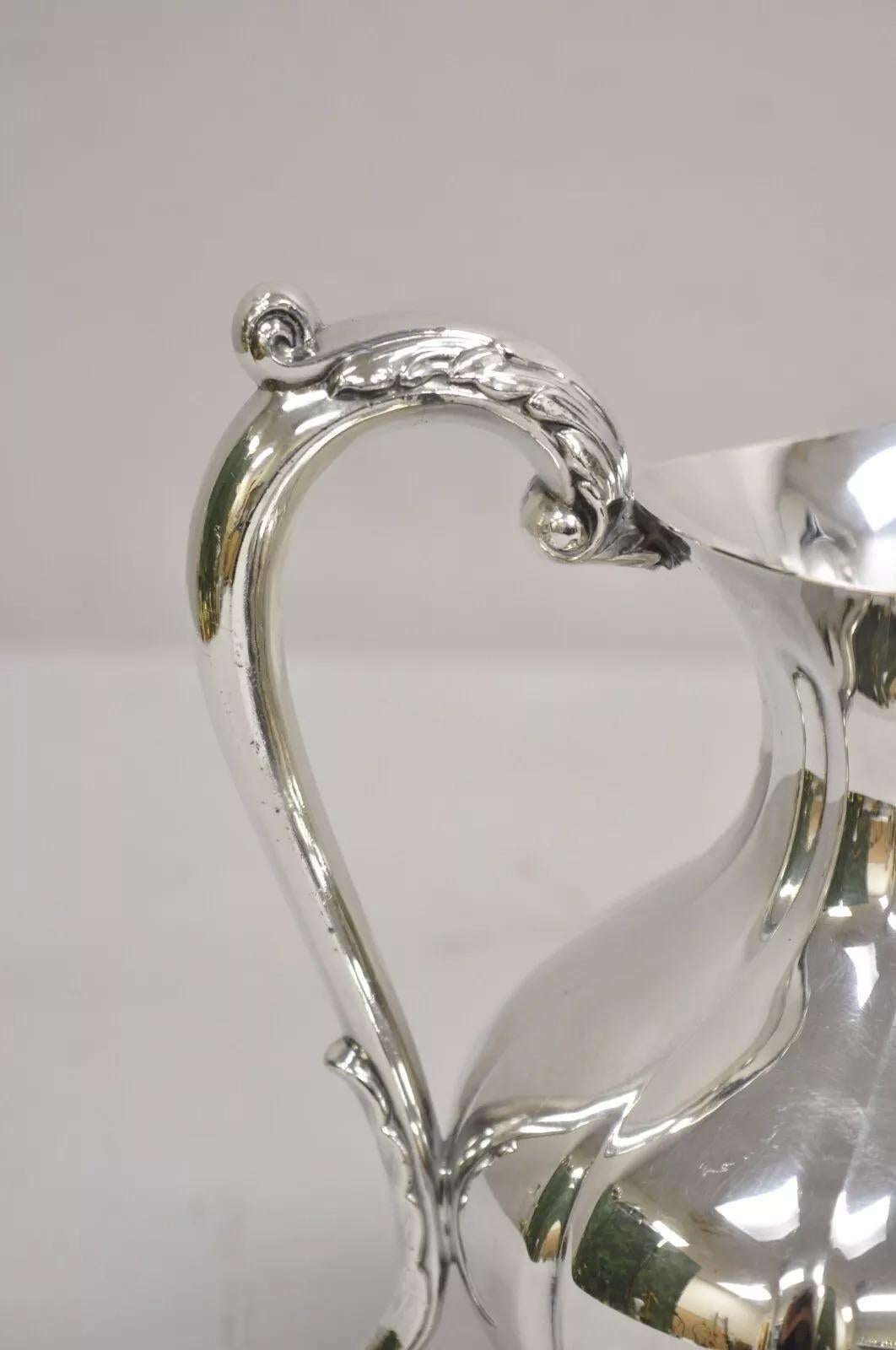 Versilberter, bauchiger Vintage-Wasserkrug mit Fuß im Art déco-Stil, Art déco-Stil im Zustand „Gut“ im Angebot in Philadelphia, PA