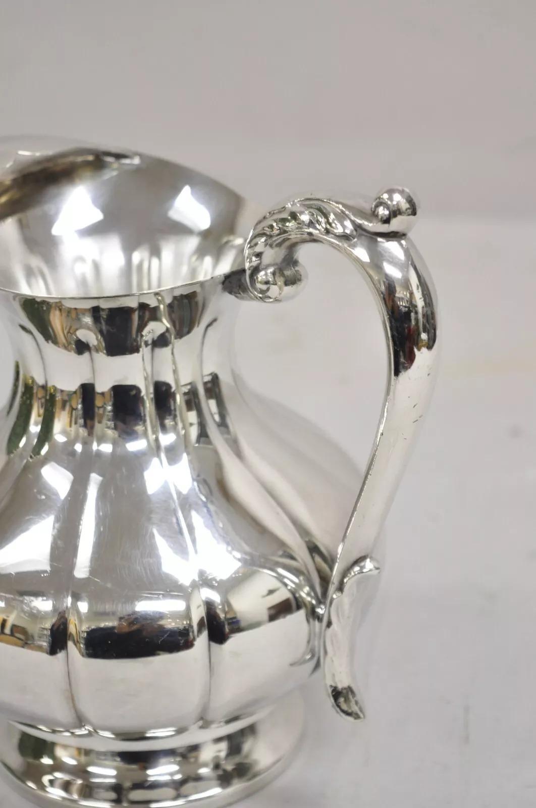 Versilberter, bauchiger Vintage-Wasserkrug mit Fuß im Art déco-Stil, Art déco-Stil (Versilberung) im Angebot