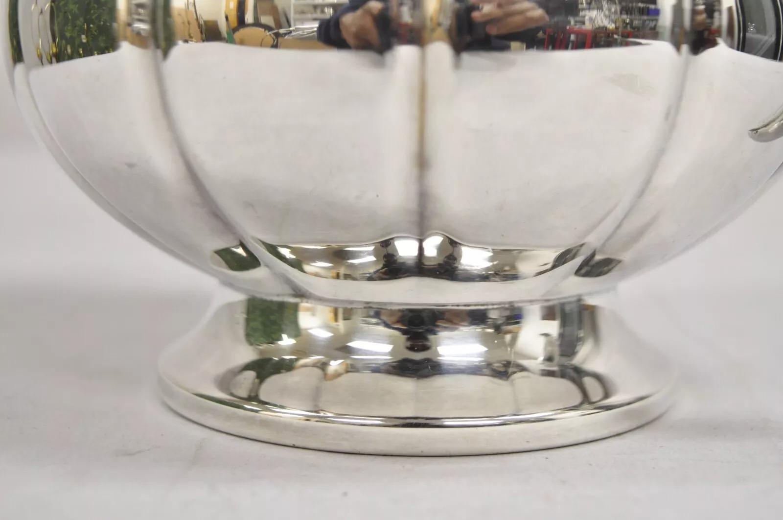 Versilberter, bauchiger Vintage-Wasserkrug mit Fuß im Art déco-Stil, Art déco-Stil im Angebot 1