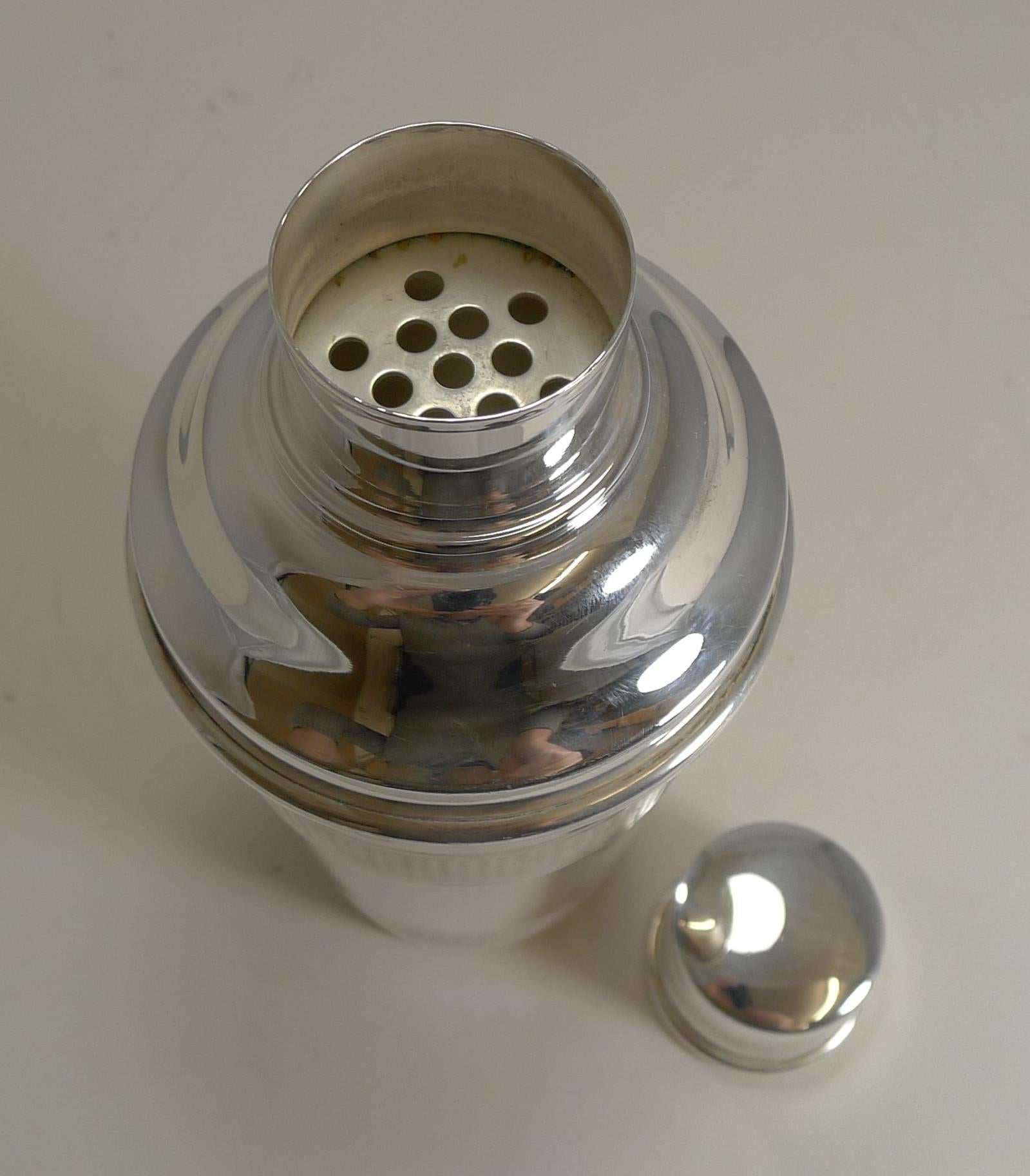 Vintage Art Deco Silver Plated Cocktail Shaker, Engine Turned Decoration In Good Condition In Bath, GB