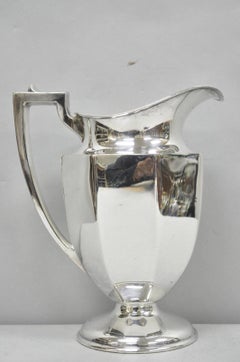 Brocca ottagonale sfaccettata d'epoca in stile Art Déco placcata in argento di Homan Plate