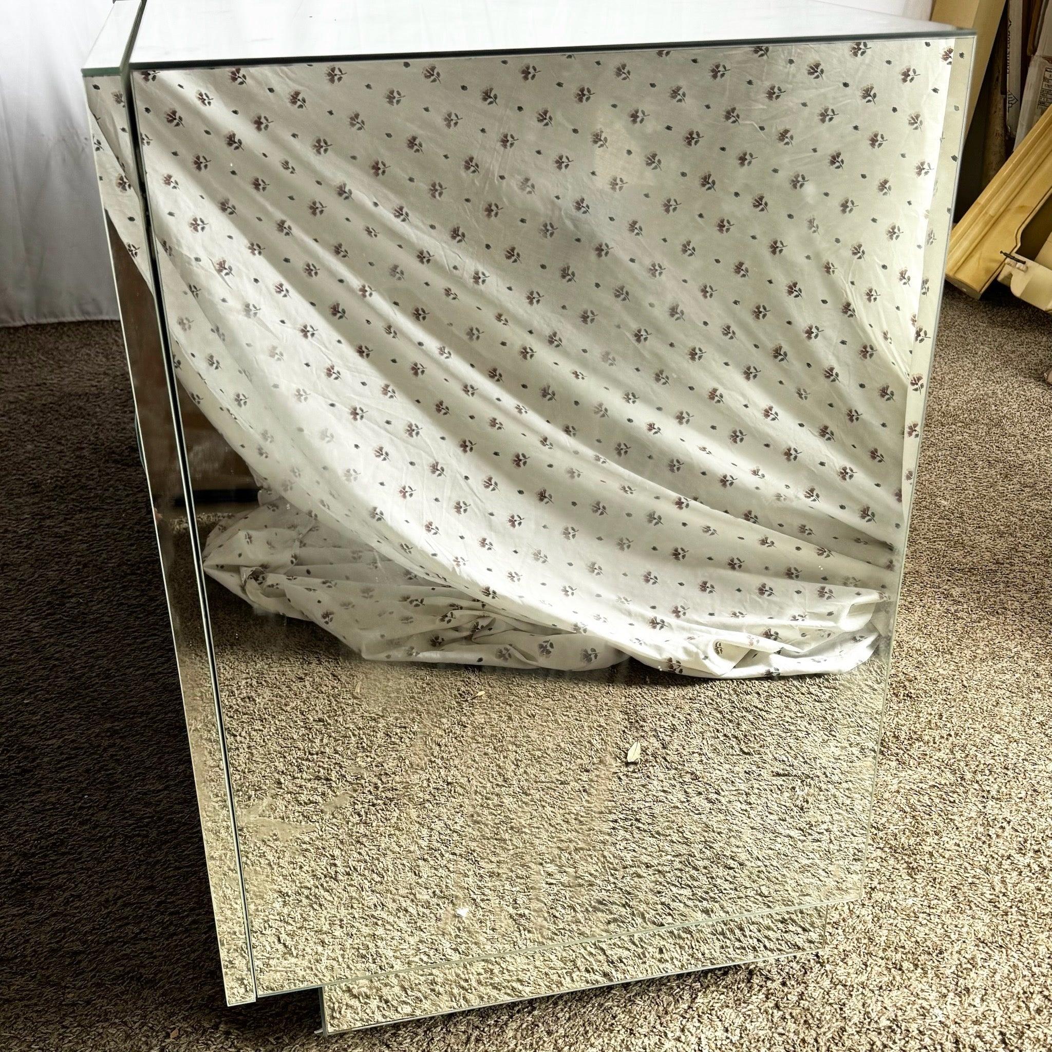 Americano Credenza d'epoca Art Deco Mirror fumé e specchiata in vendita