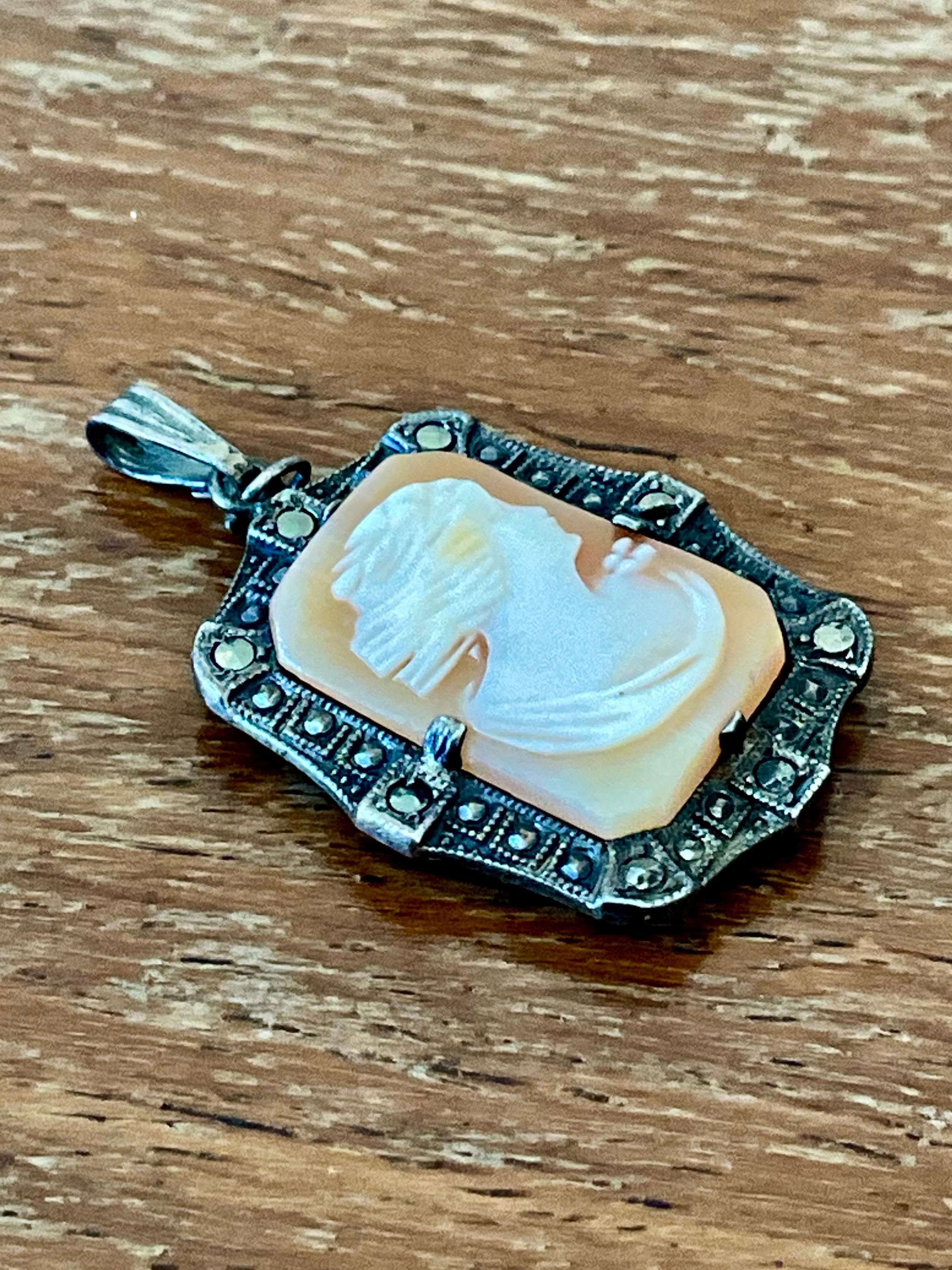 Ciondolo a forma di cammeo intagliato in argento Sterling vintage Art Deco in vendita 2