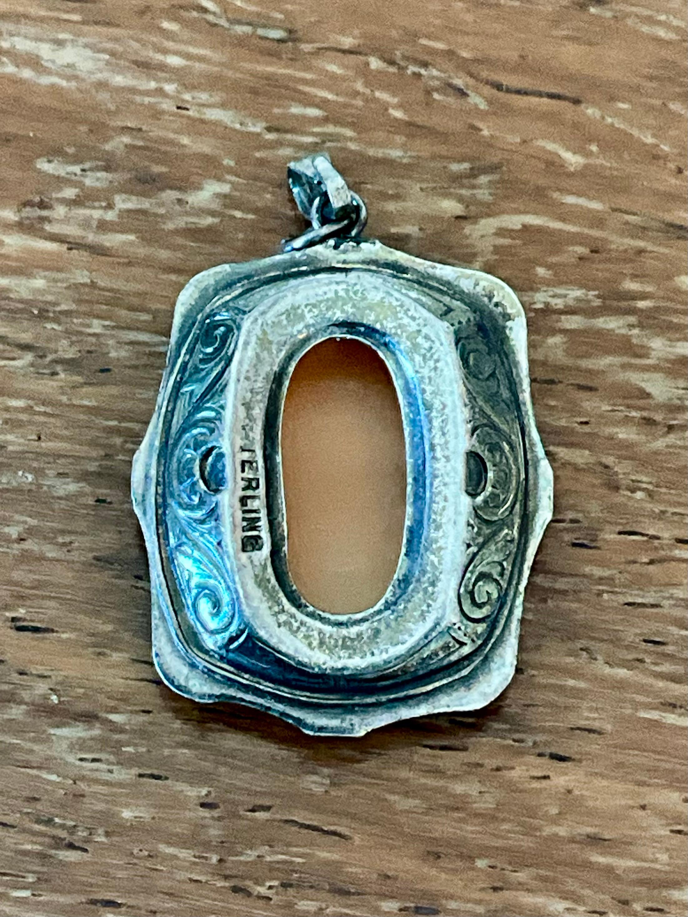 Ciondolo a forma di cammeo intagliato in argento Sterling vintage Art Deco in vendita 3