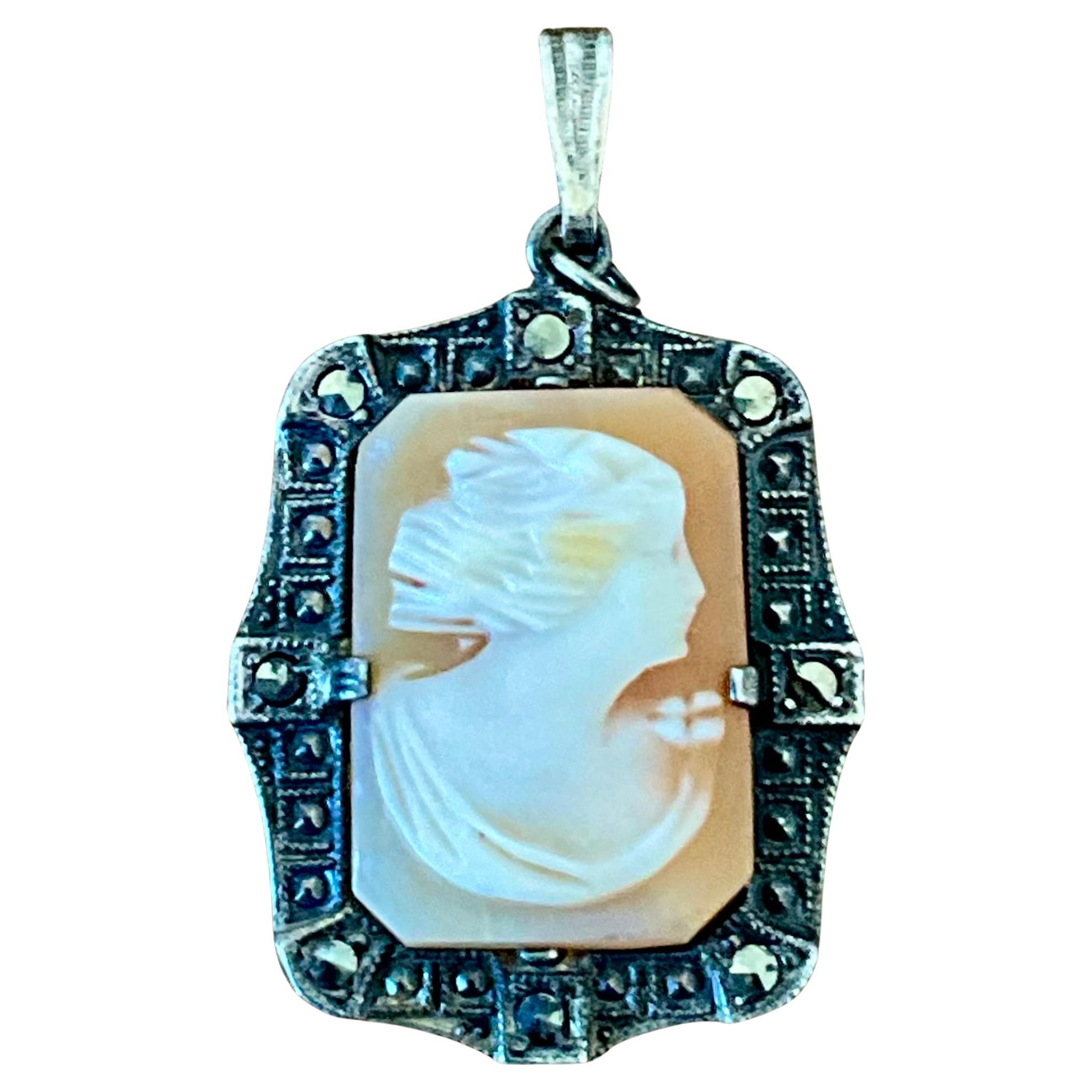 Ciondolo a forma di cammeo intagliato in argento Sterling vintage Art Deco
