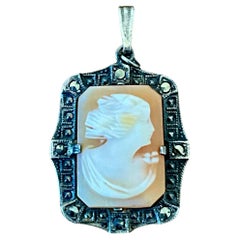 Ciondolo a forma di cammeo intagliato in argento Sterling vintage Art Deco