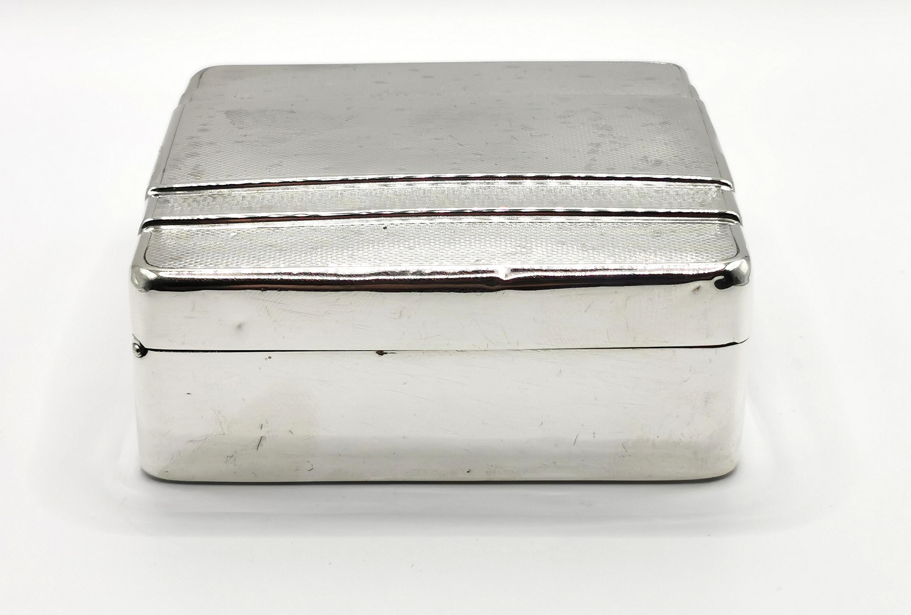 20th Century Vintage Art Deco Sterling Silver Cigarette Box 
