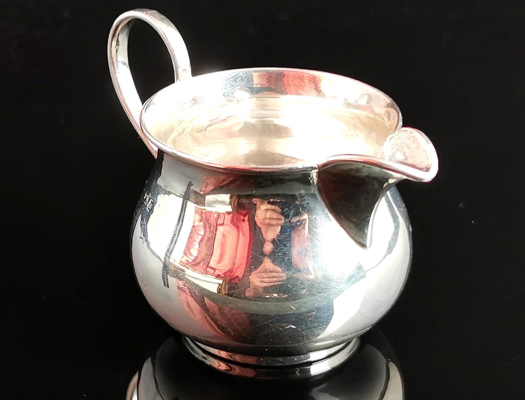 A very pretty vintage Art Deco era sterling silver Creamer or cream jug.

It is a small squat little jug with a bulbous body and a small scroll handle.

Perfect for afternoon tea or as a tea for one piece. 

A pretty piece made from solid