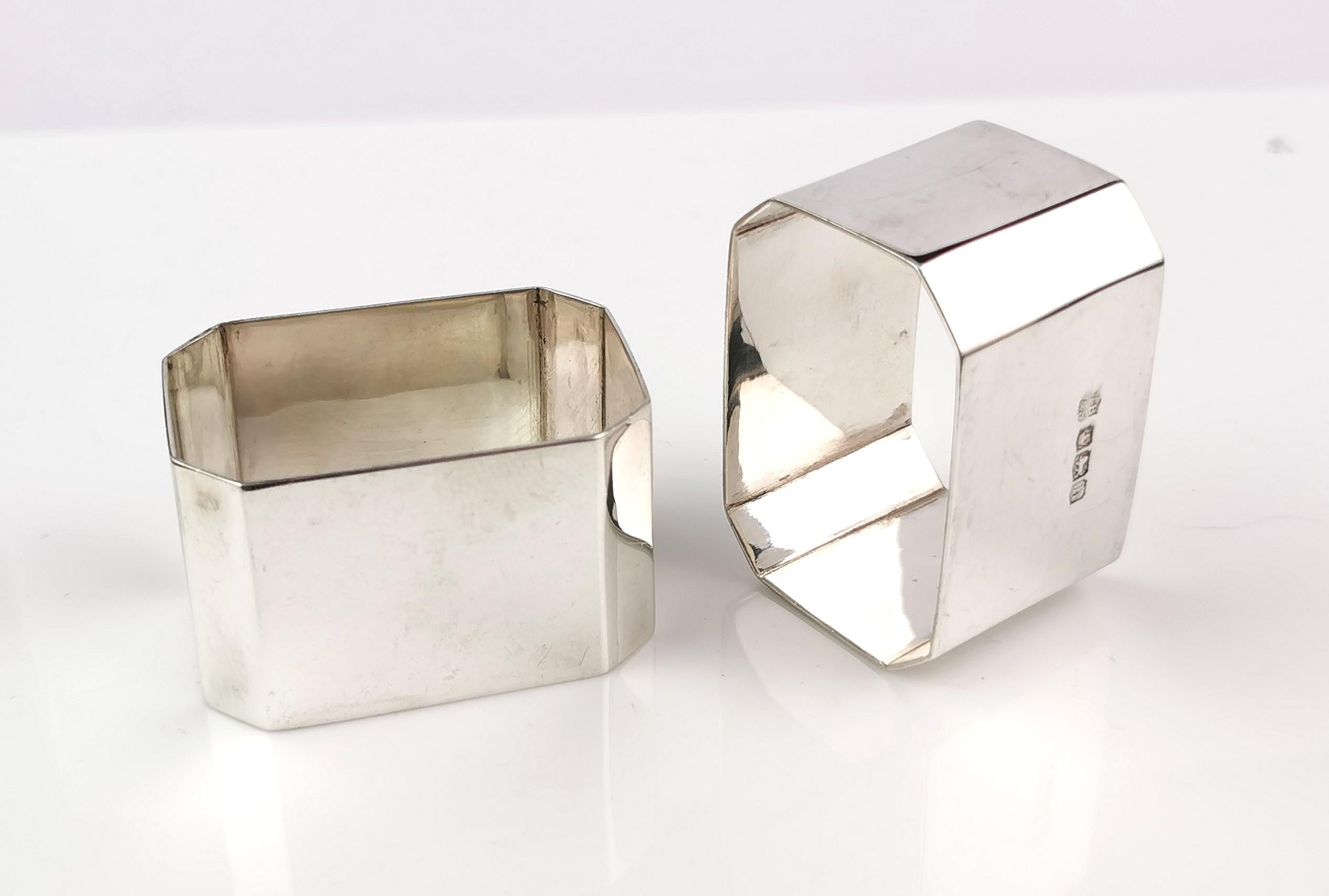 A very attractive pair of vintage, Art Deco era sterling silver napkin rings.

Art Deco design at its height with the wonderful geometric shapes popular in the era shining through with these 1920s napkin rings.

For not far off 100 years old this