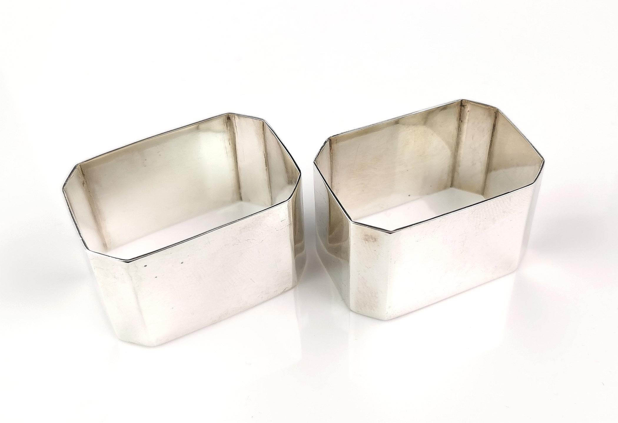 British Vintage Art Deco sterling silver napkin rings, Pair, Geometric  For Sale