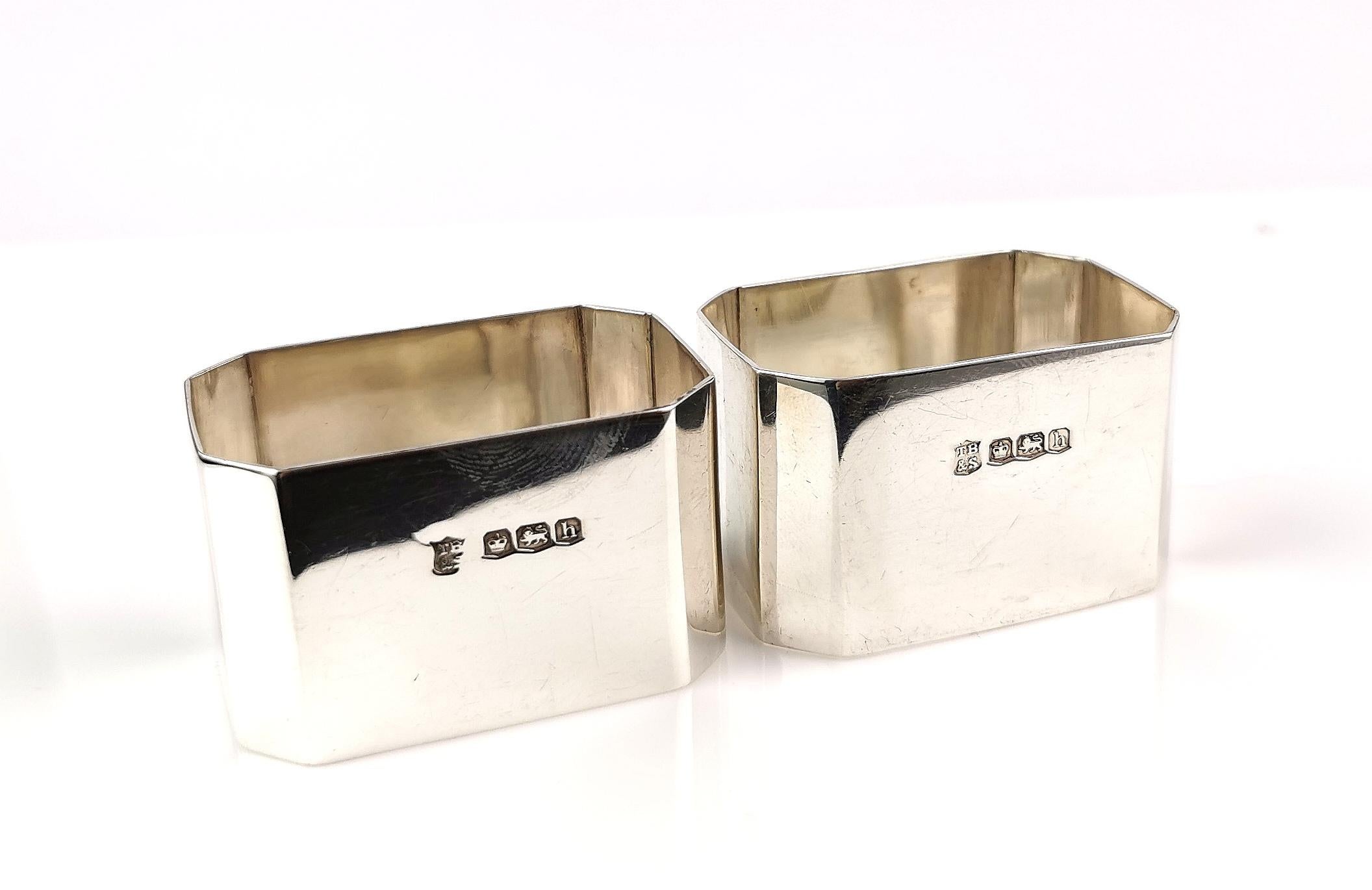 Vintage Art Deco sterling silver napkin rings, Pair, Geometric  In Good Condition For Sale In NEWARK, GB