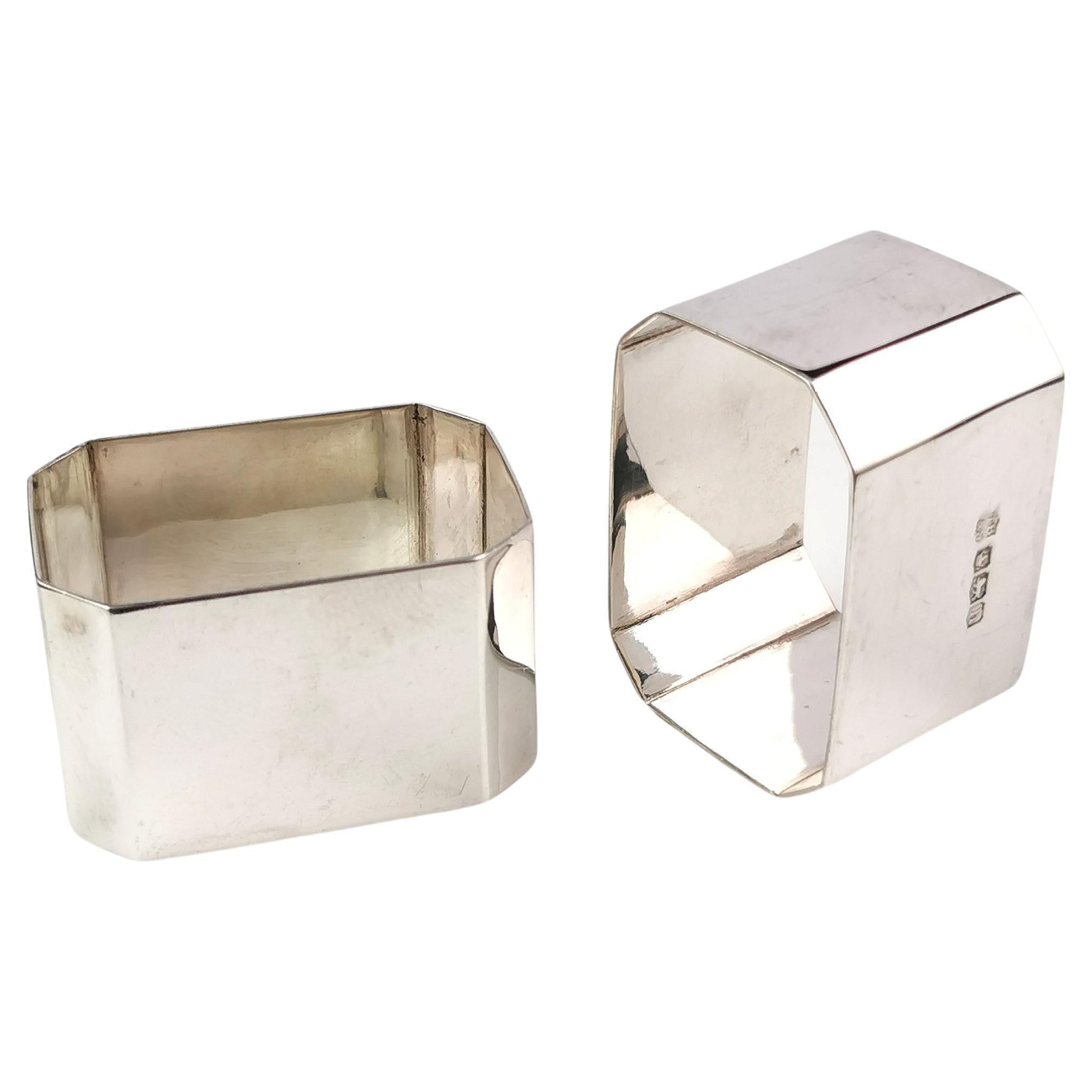 Vintage Art Deco sterling silver napkin rings, Pair, Geometric  For Sale