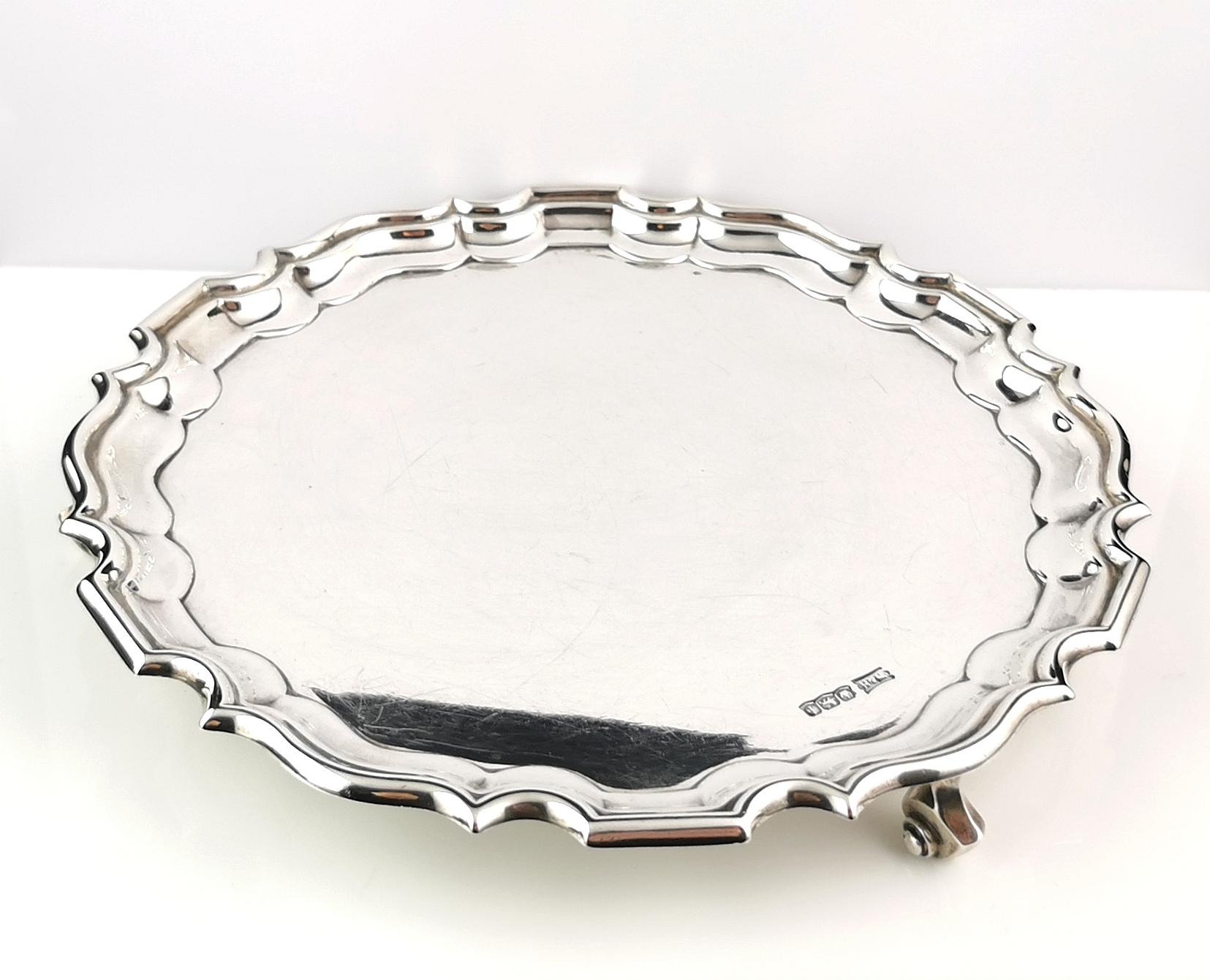 Vintage Art Deco sterling silver salver, serving tray  In Good Condition For Sale In NEWARK, GB