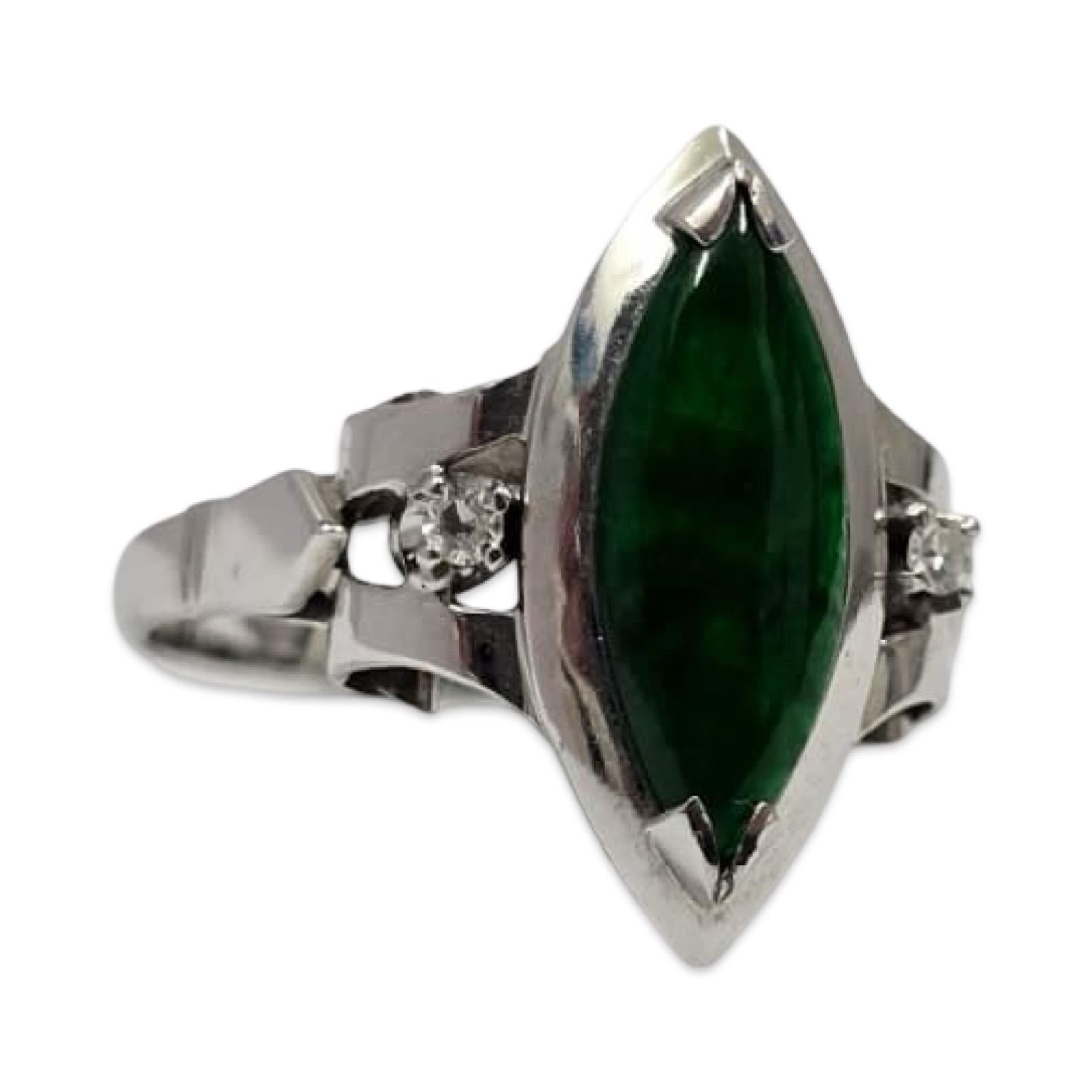 Vintage Art Deco-Stil 14K Weißgold Marquise Jade Ring mit Diamant-Akzenten im Zustand „Hervorragend“ im Angebot in Miami, FL