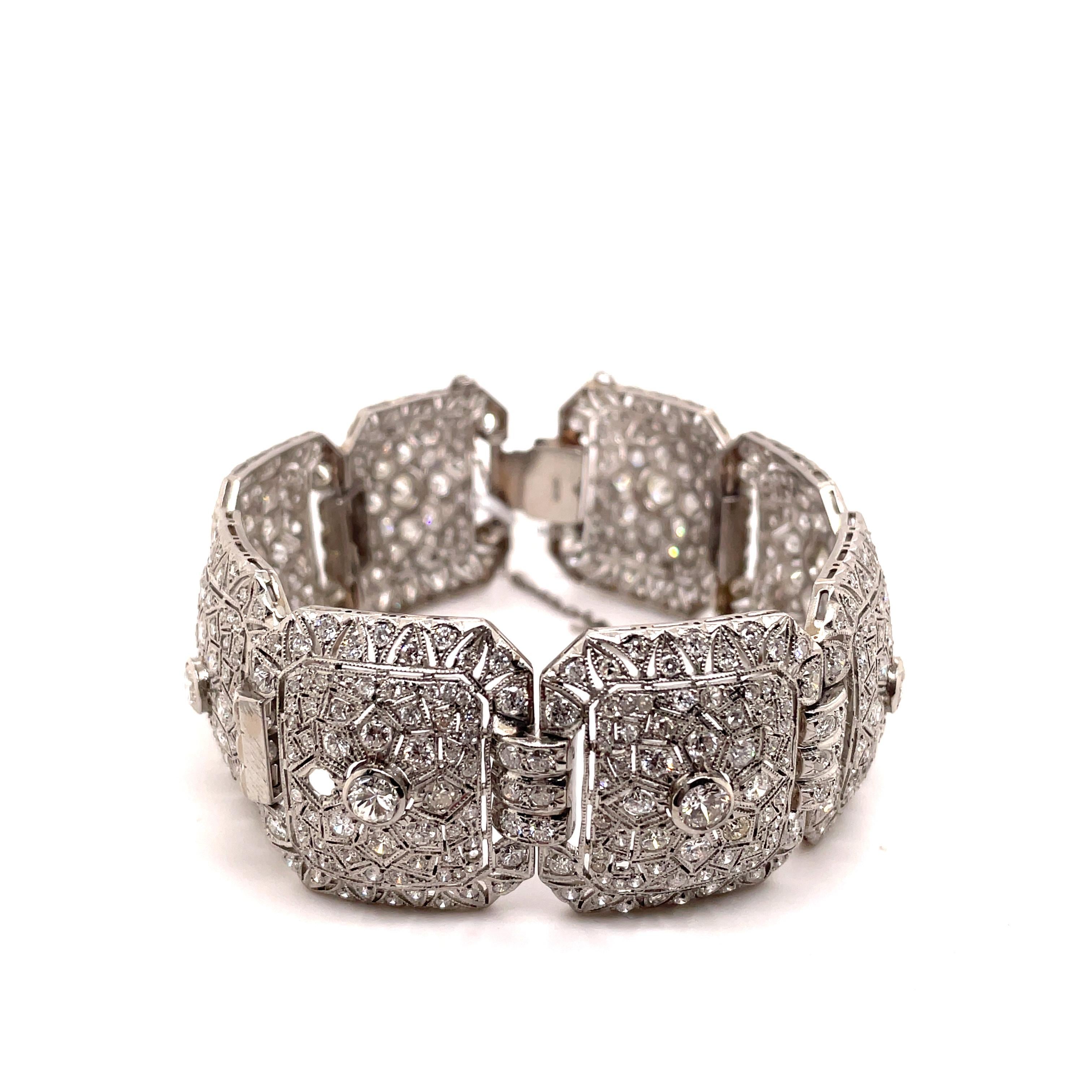 Vintage Art Deco Style 16.85ct Diamond Bracelet Platinum In Excellent Condition For Sale In BEVERLY HILLS, CA