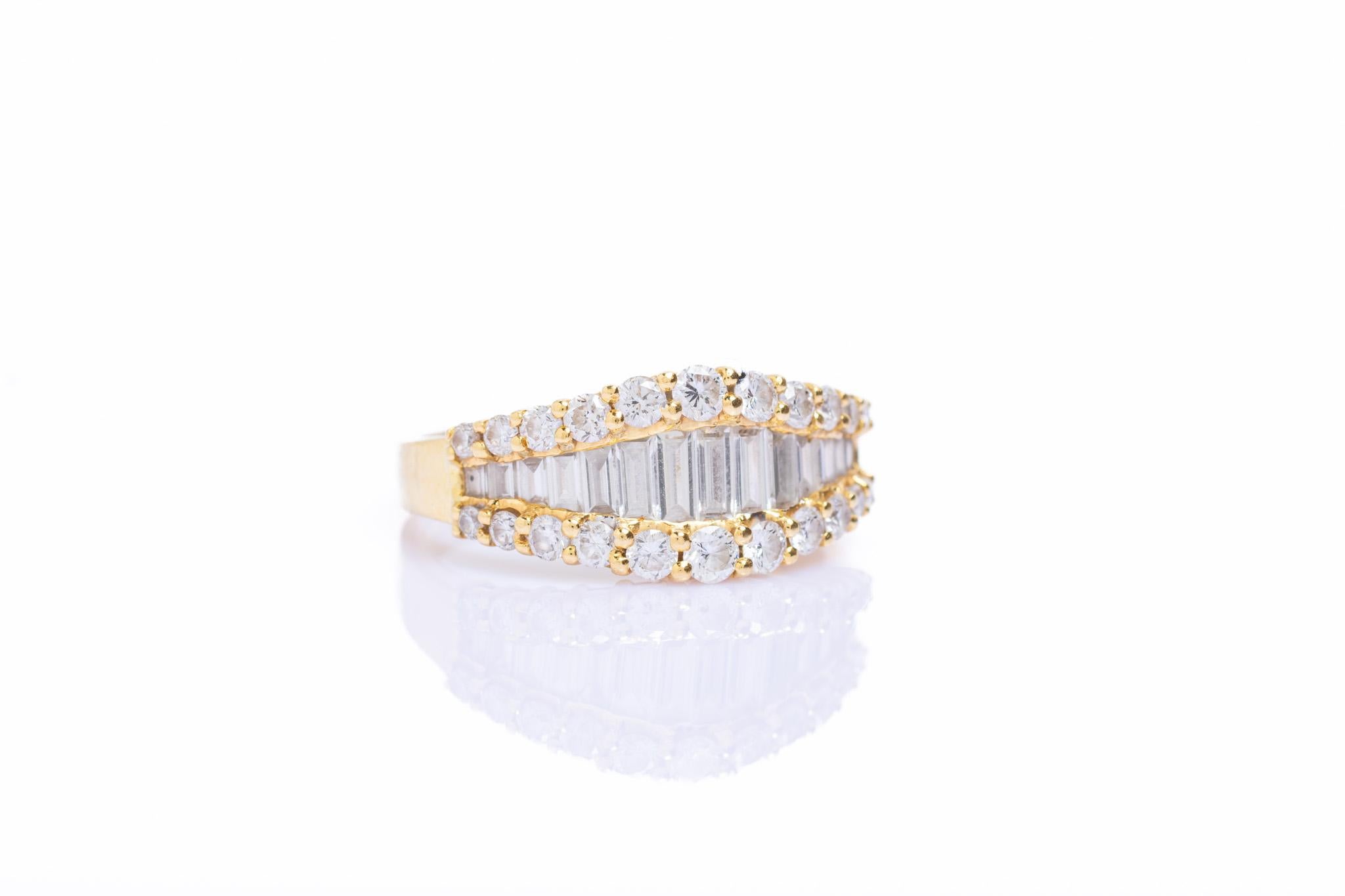 Anello vintage in stile Art Deco con pavé di diamanti in oro 18 ct. In condizioni buone in vendita a Portland, England