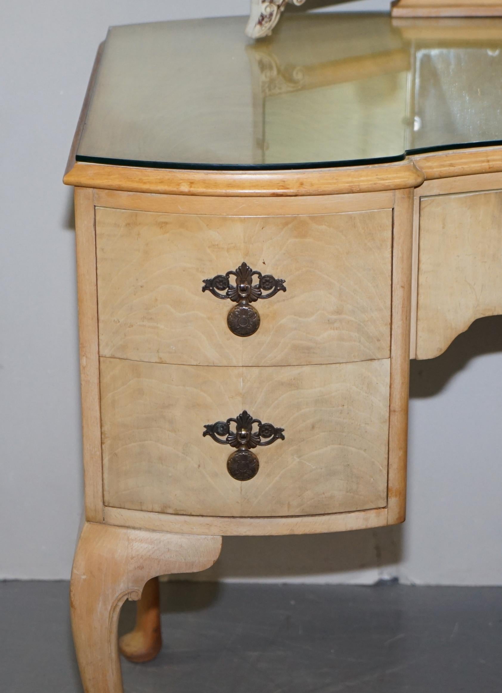 1940s vanity with mirror