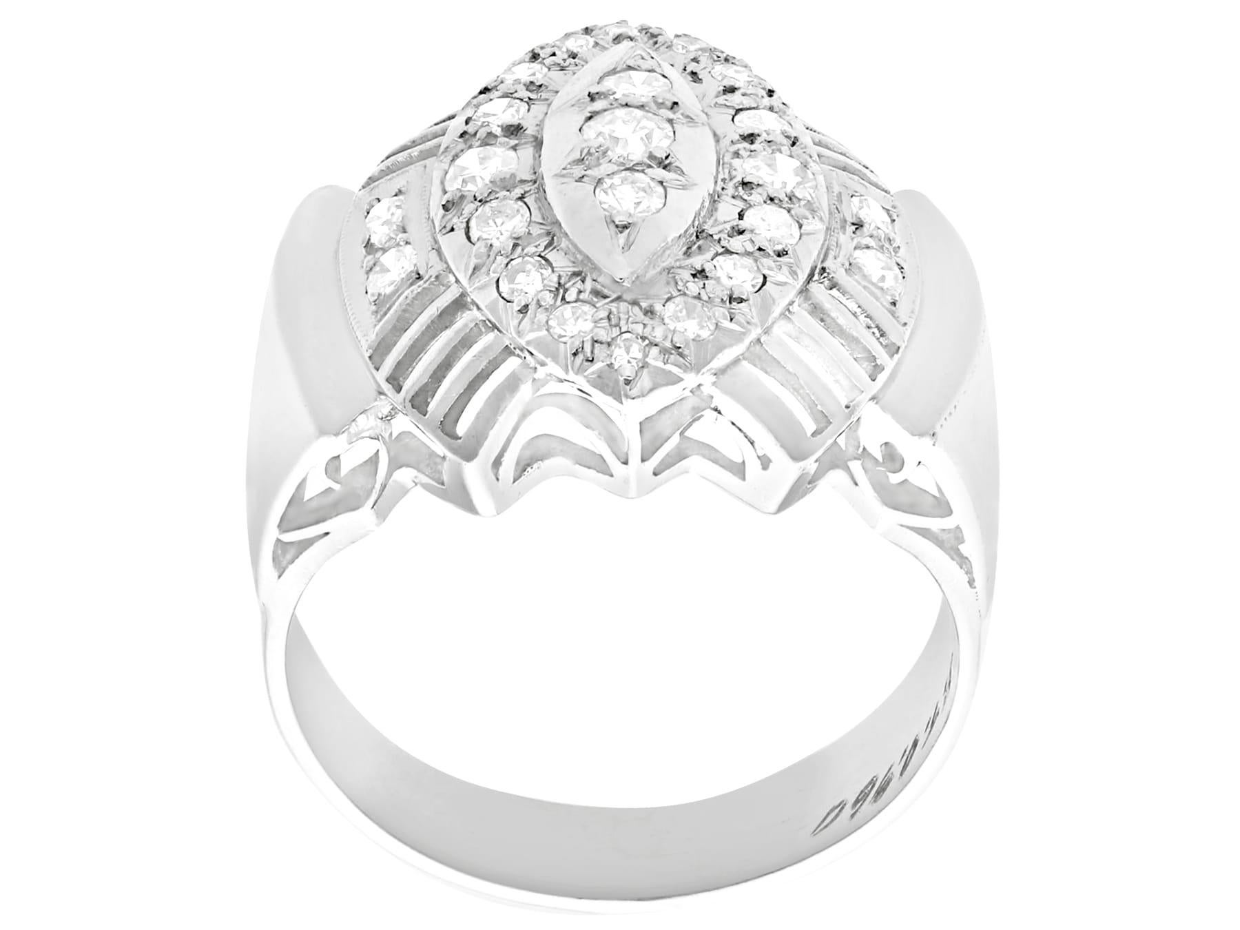 Anello da cocktail in oro bianco e diamanti in stile Art Deco vintage In condizioni ottime in vendita a Jesmond, Newcastle Upon Tyne