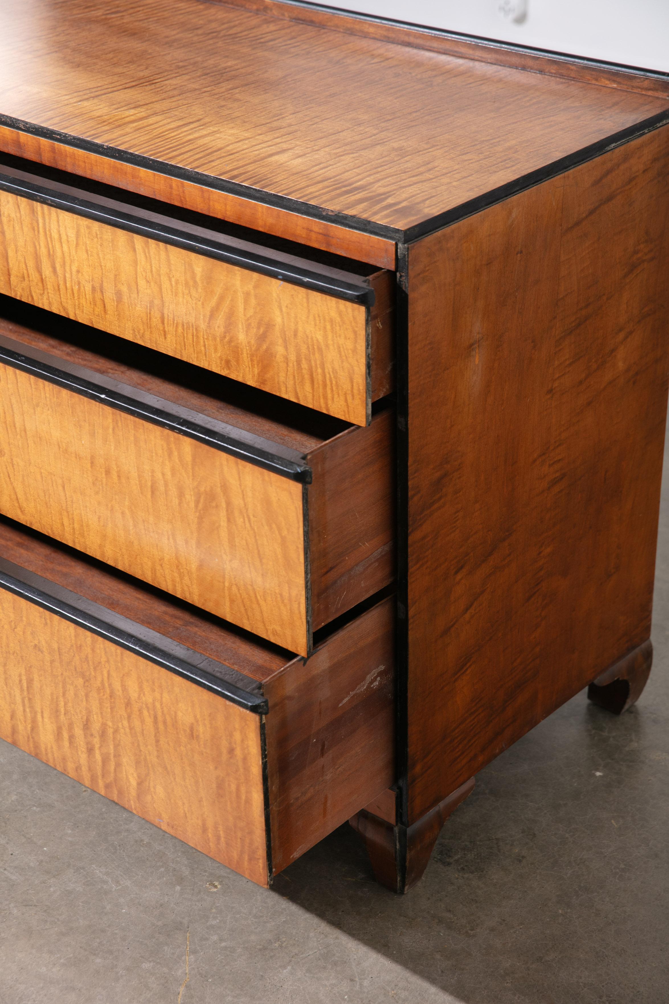 Legno Comò a 3 cassetti in stile Art Déco vintage con dettagli ebanizzati in vendita