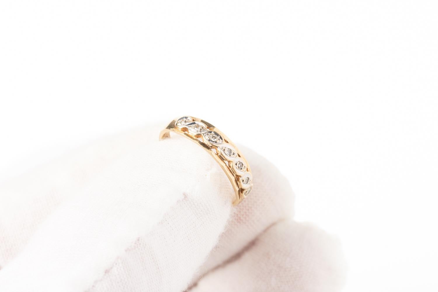 Women's Vintage Art Deco Style 9 Carat Diamond and Platinium Ring For Sale