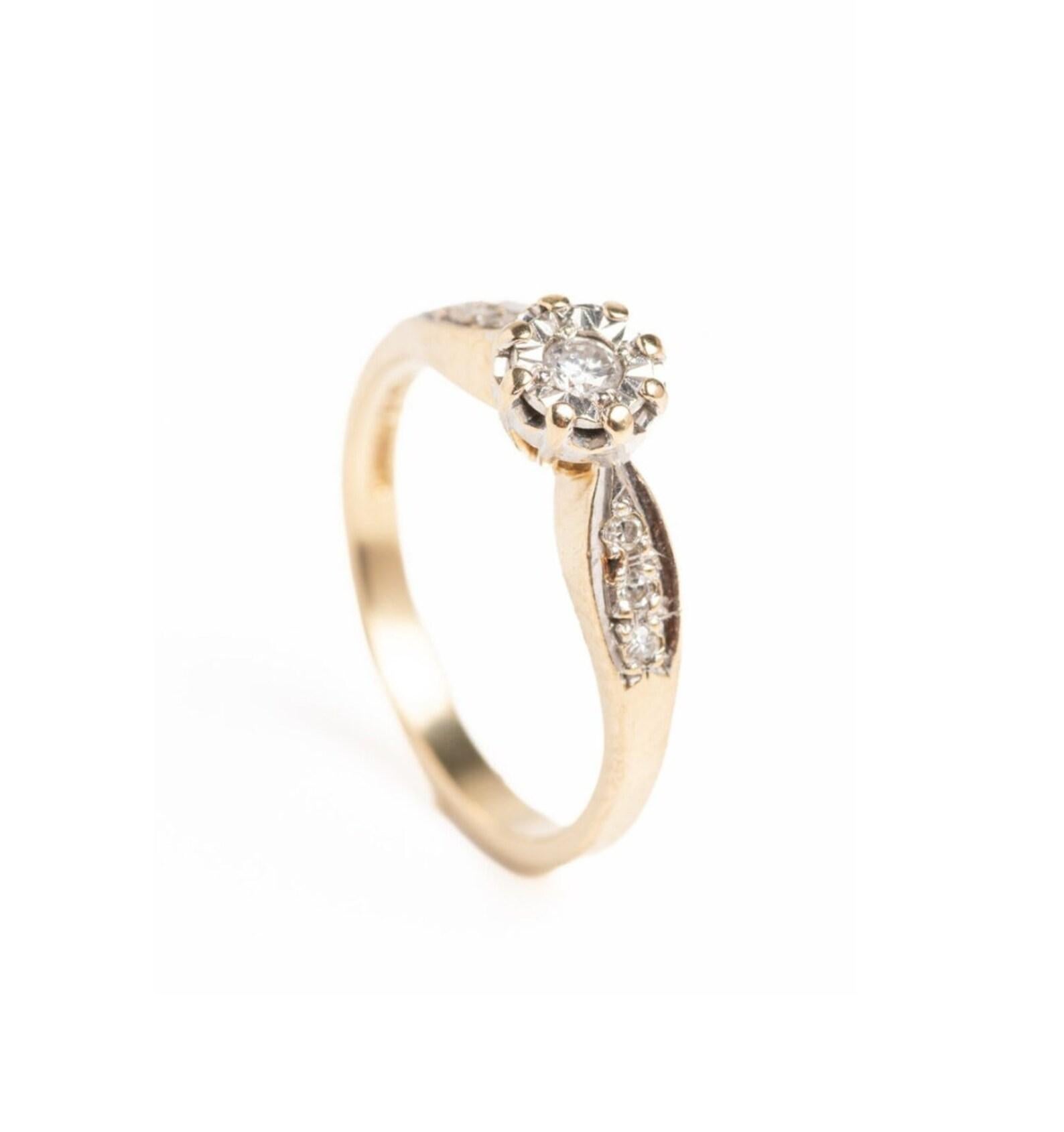 Women's Vintage 9ct Gold Diamond Ring For Sale