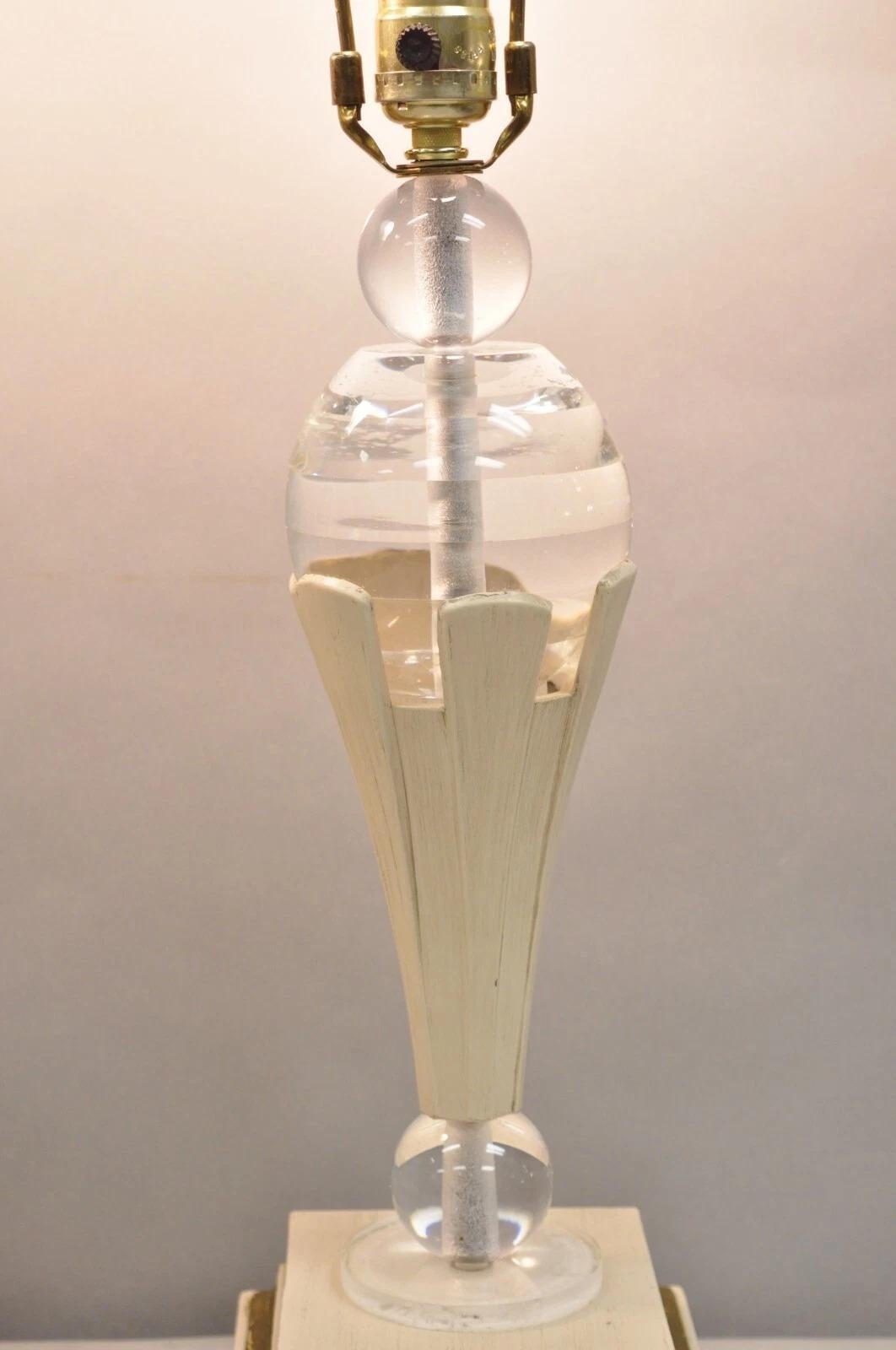 Vintage Art Deco Stil Acryl Lucite Sphere Tapered Tischlampen - ein Paar im Angebot 5