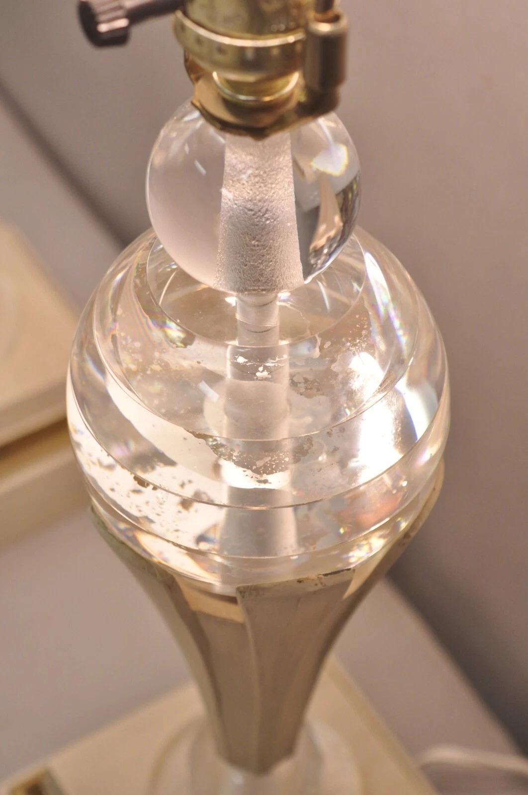 Vintage Art Deco Stil Acryl Lucite Sphere Tapered Tischlampen - ein Paar im Angebot 3